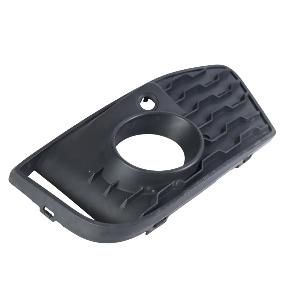 Frontstoßstange Formteil Abdeckung Links Beifahrerseite für BMW F46 mit Teilenummer 8068865 BMW F46 Frontstoßstange Formteil Abdeckung Links Beifahrerseite - SKU 8068865 - Teilenummer 8068865