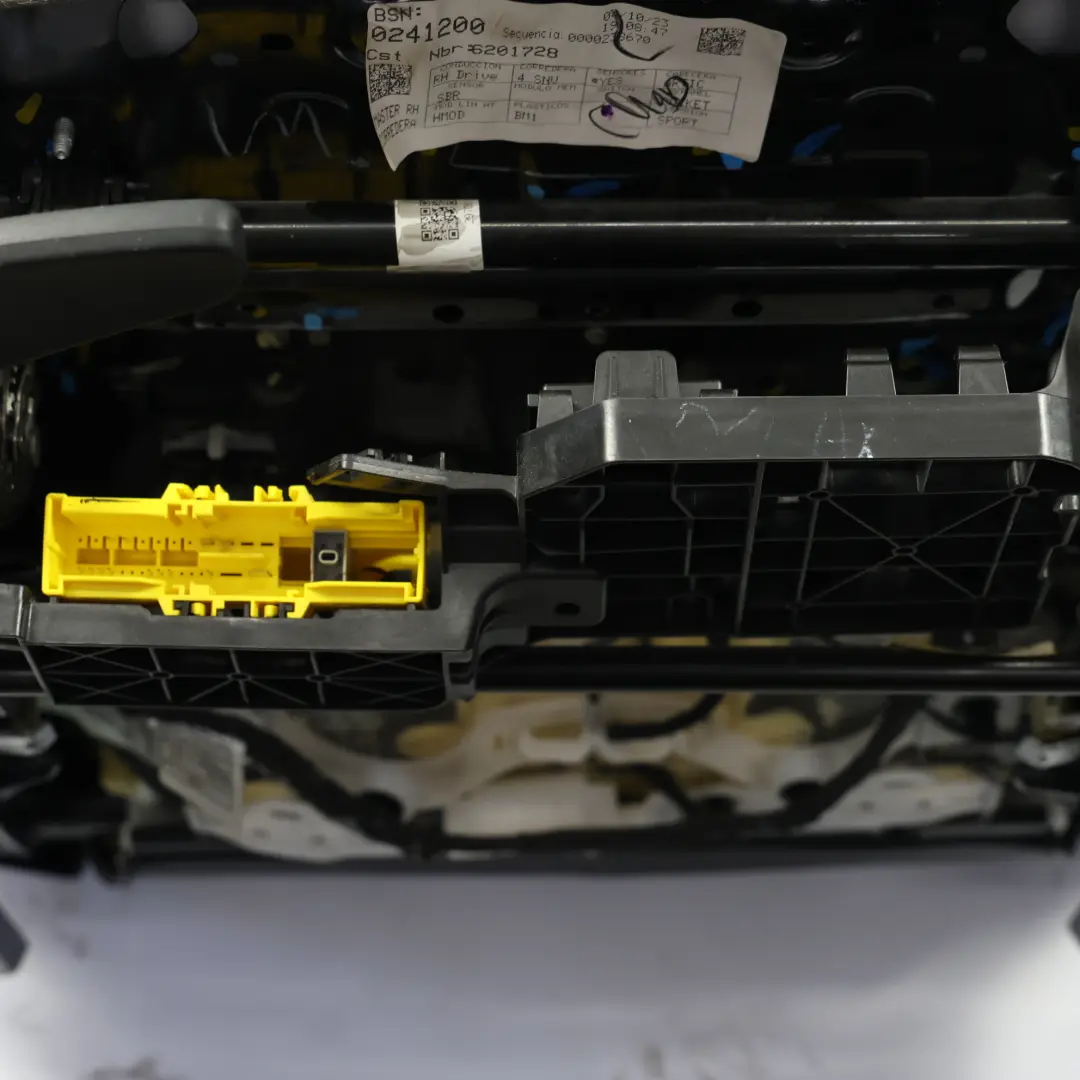 Front Sport Seat Heated Alcantara/Leather Black Right O/S to BMW G20 G20 G21 G26 with Part number 8094280 BMW G20 G20 G21 G26 Front Sport Seat Heated Alcantara/Leather Black Right O/S - SKU 8094280-1 - Part number 8094280