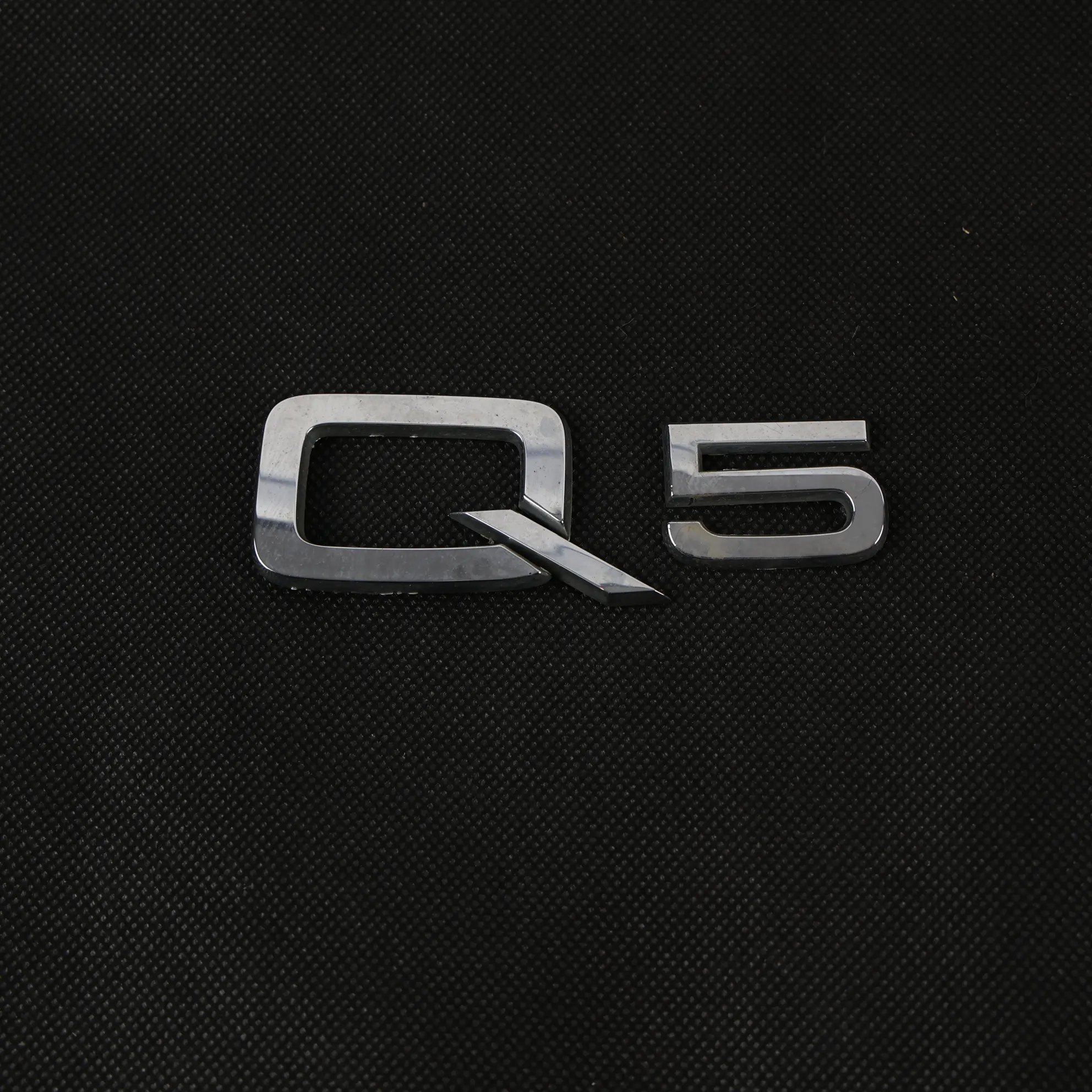 Audi Q5 FY Emblème Logo Badge Modèle Hayon Chrome 80A071803