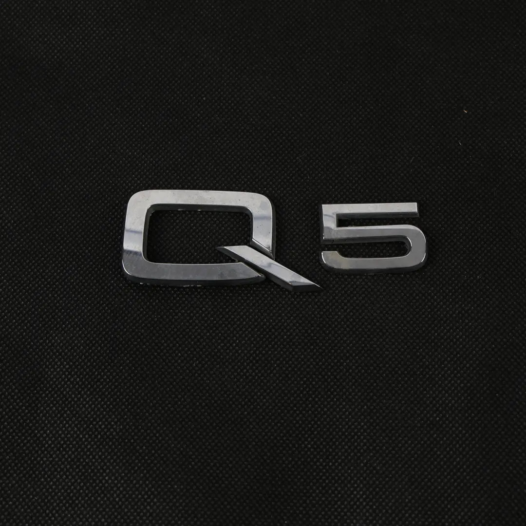 Audi Q5 FY Heckklappe Emblem Logo Modell Abzeichen Chrom - SKU 80A071803 - Teilenummer 80A071803