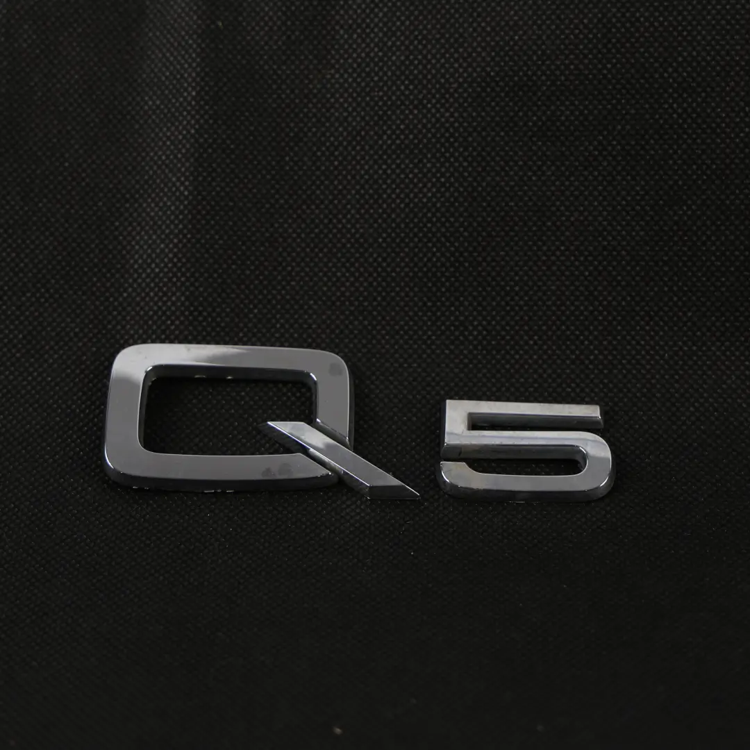 Emblème Logo Badge Modèle Hayon Chrome pour Audi Q5 FY à propos du numéro de pièce 80A071803 Audi Q5 FY Emblème Logo Badge Modèle Hayon Chrome - SKU 80A071803 - Numéro de pièce 80A071803