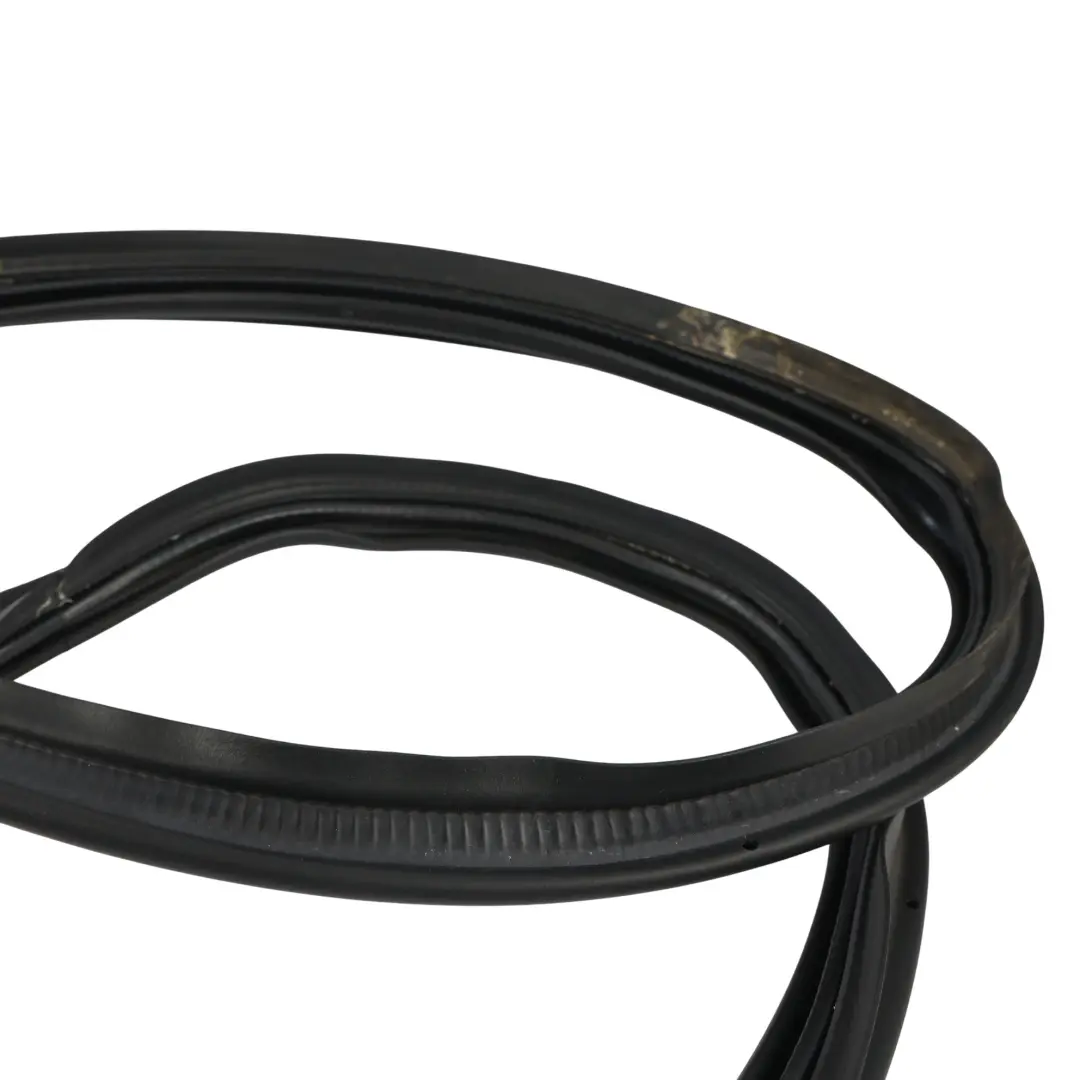 Guarnizione Gomma Portellone Bagagliaio Posteriore per Audi Q5 FY con numero di parte 80A827705E Audi Q5 FY Guarnizione Gomma Portellone Bagagliaio Posteriore - SKU 80A827705E - Numero di parte 80A827705E