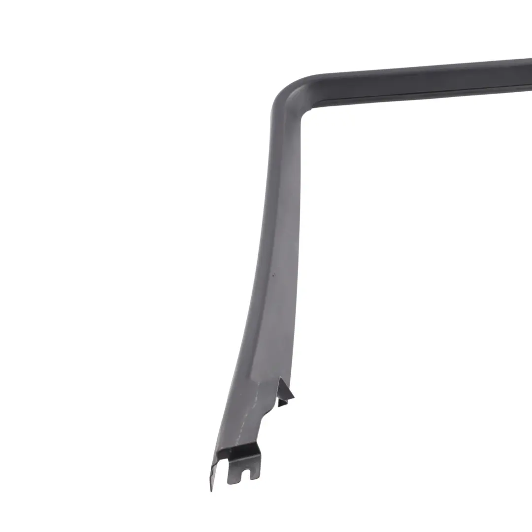 Cornice Finestrino Posteriore Destro Porta Cover per Range Rover L320 L322 con numero di parte 8265516 Range Rover L320 L322 Cornice Finestrino Posteriore Destro Porta Cover - SKU 8265516 - Numero di parte 8265516