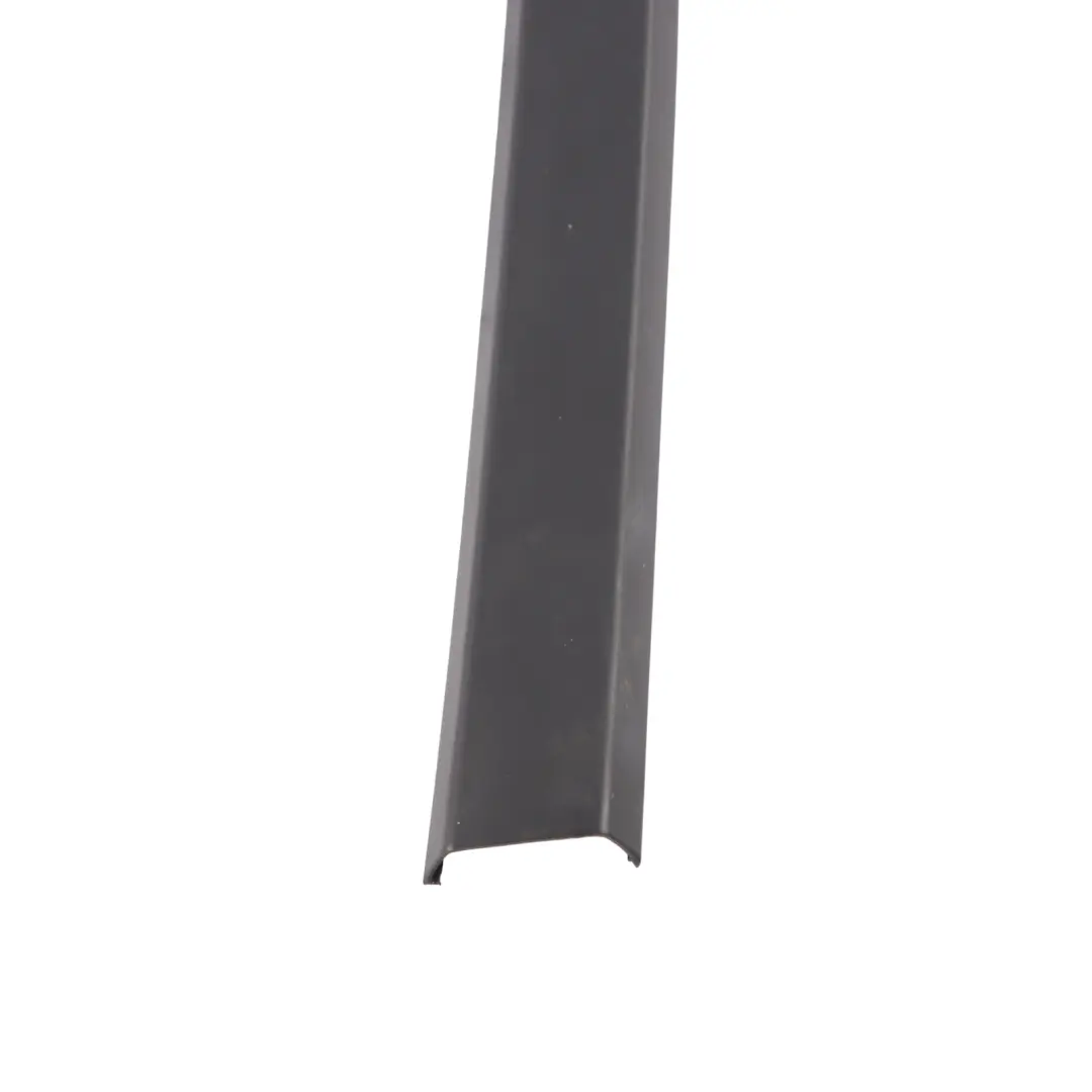 Range Rover L320 L322 Cadre Vitre Arrière Droit Couvercle Garniture - SKU 8265516 - Numéro de pièce 8265516