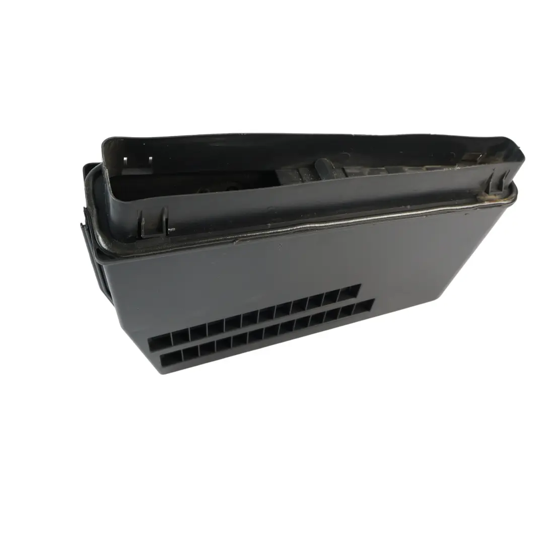 Embellecedor Rejilla Ventilación Maletero Trasero para Range Rover L322 con número de pieza 8385388 Range Rover L322 Embellecedor Rejilla Ventilación Maletero Trasero - SKU 8385388 - Número de pieza 8385388