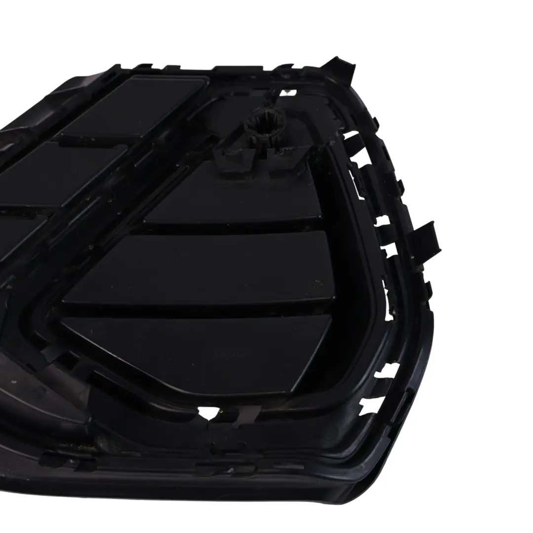 Paraurti Anteriore Griglia Inferiore Griglia Aria Destra per Audi Q3 F3 con numero di parte 83A807682D Audi Q3 F3 Paraurti Anteriore Griglia Inferiore Griglia Aria Destra - SKU 83A807682D - Numero di parte 83A807682D