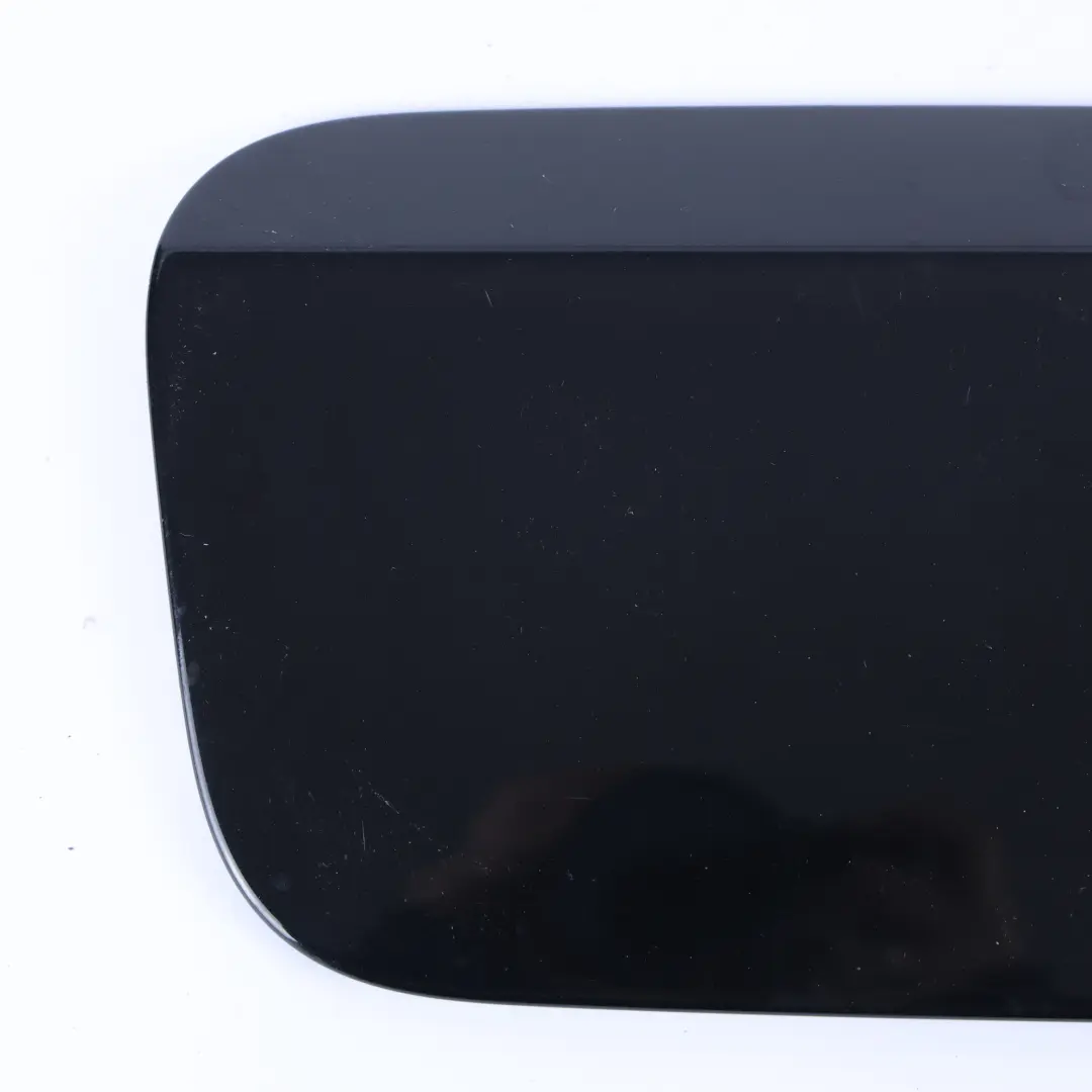 Tapa Tapón Depósito Combustible Mythical Black - Y9T para Audi Q3 F3 con número de pieza 83A809907A Audi Q3 F3 Tapa Tapón Depósito Combustible Mythical Black - Y9T - SKU 83A809907A-MYB - Número de pieza 83A809907A