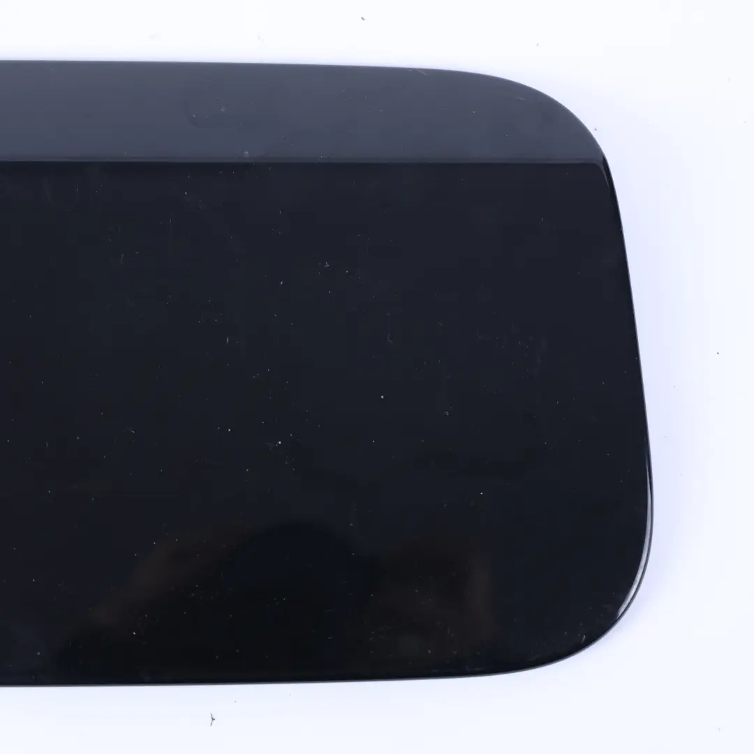 Tapa Tapón Depósito Combustible Mythical Black - Y9T para Audi Q3 F3 con número de pieza 83A809907A Audi Q3 F3 Tapa Tapón Depósito Combustible Mythical Black - Y9T - SKU 83A809907A-MYB - Número de pieza 83A809907A