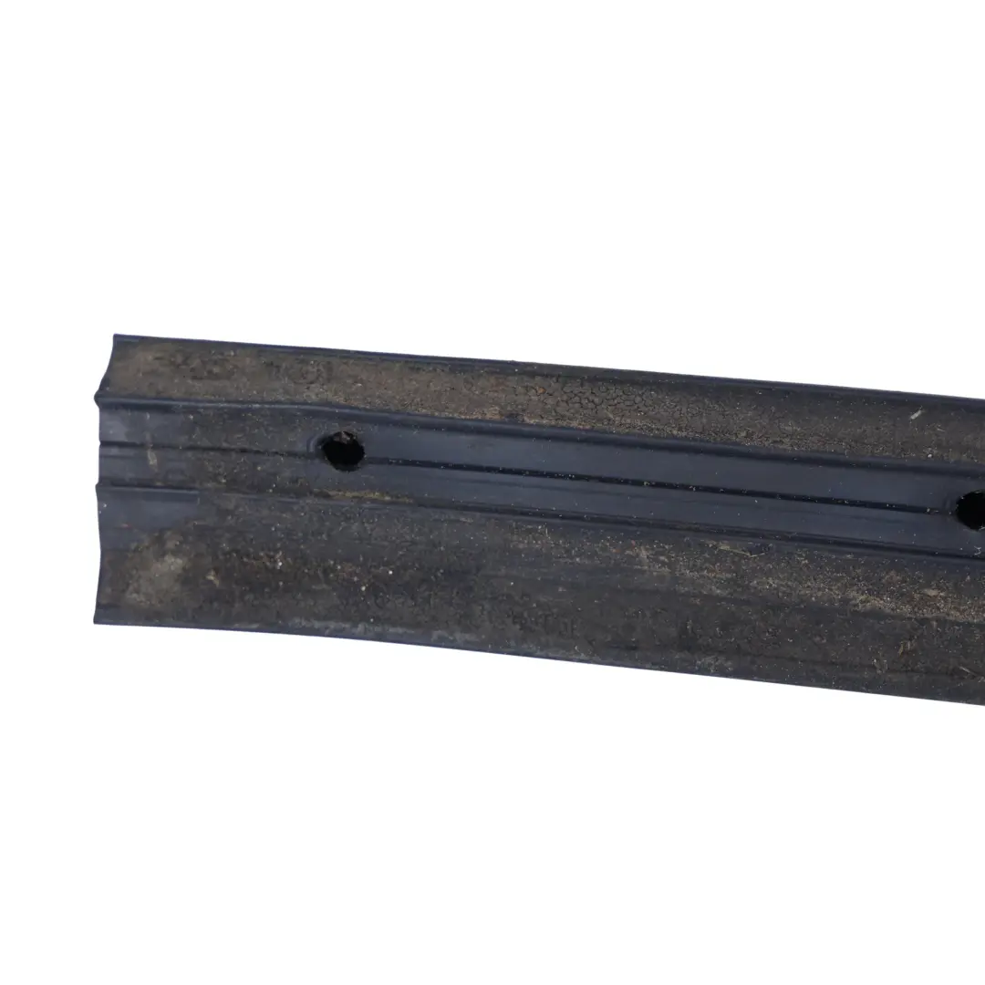 Junta Goma Faldón Umbral Puerta Derecha Exterior para Audi Q3 F3 con número de pieza 83A833178 Audi Q3 F3 Junta Goma Faldón Umbral Puerta Derecha Exterior - SKU 83A833178 - Número de pieza 83A833178