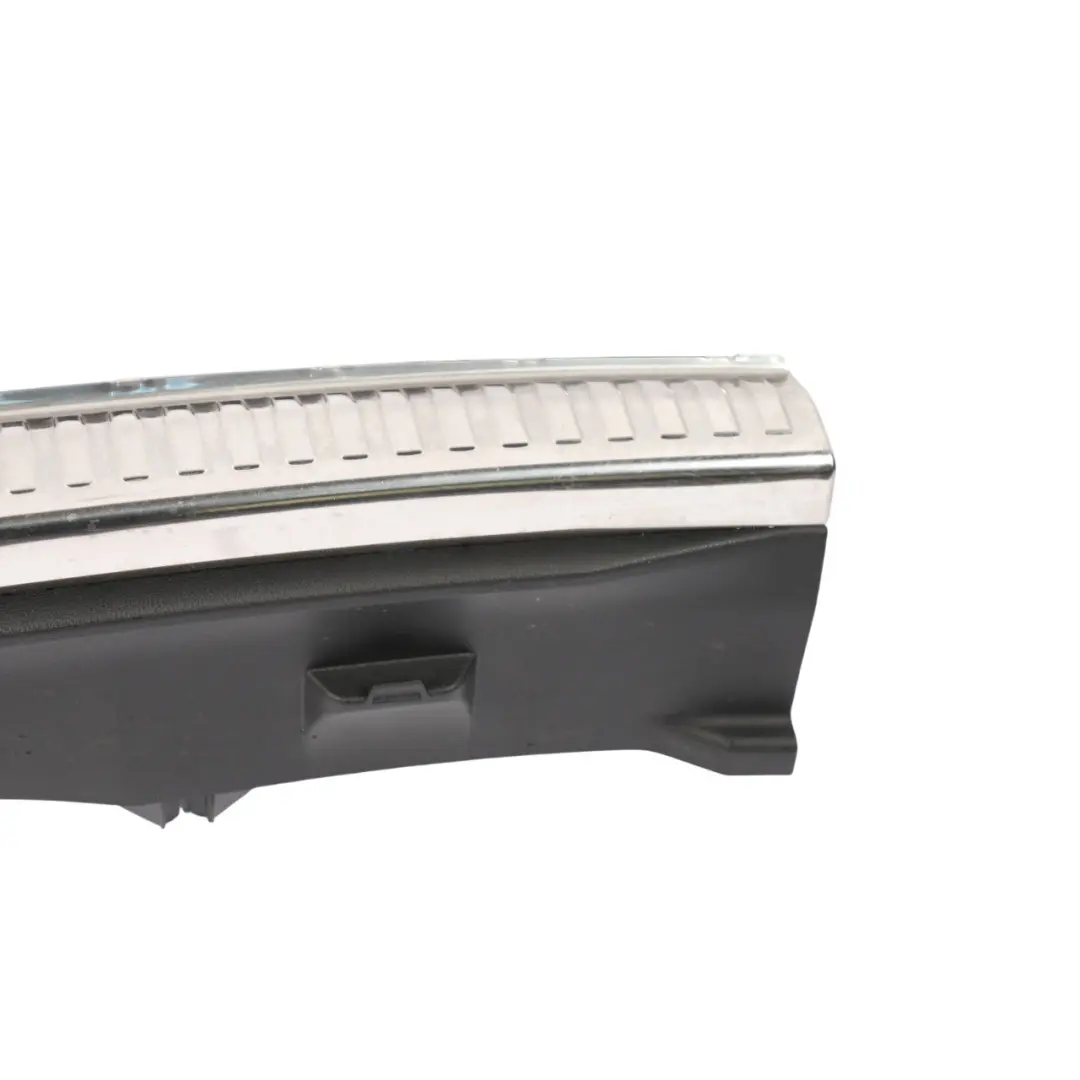 Tira Protectora Borde Maletero Cromada para Audi Q3 F3 con número de pieza 83A864483B Audi Q3 F3 Tira Protectora Borde Maletero Cromada - SKU 83A864483B - Número de pieza 83A864483B