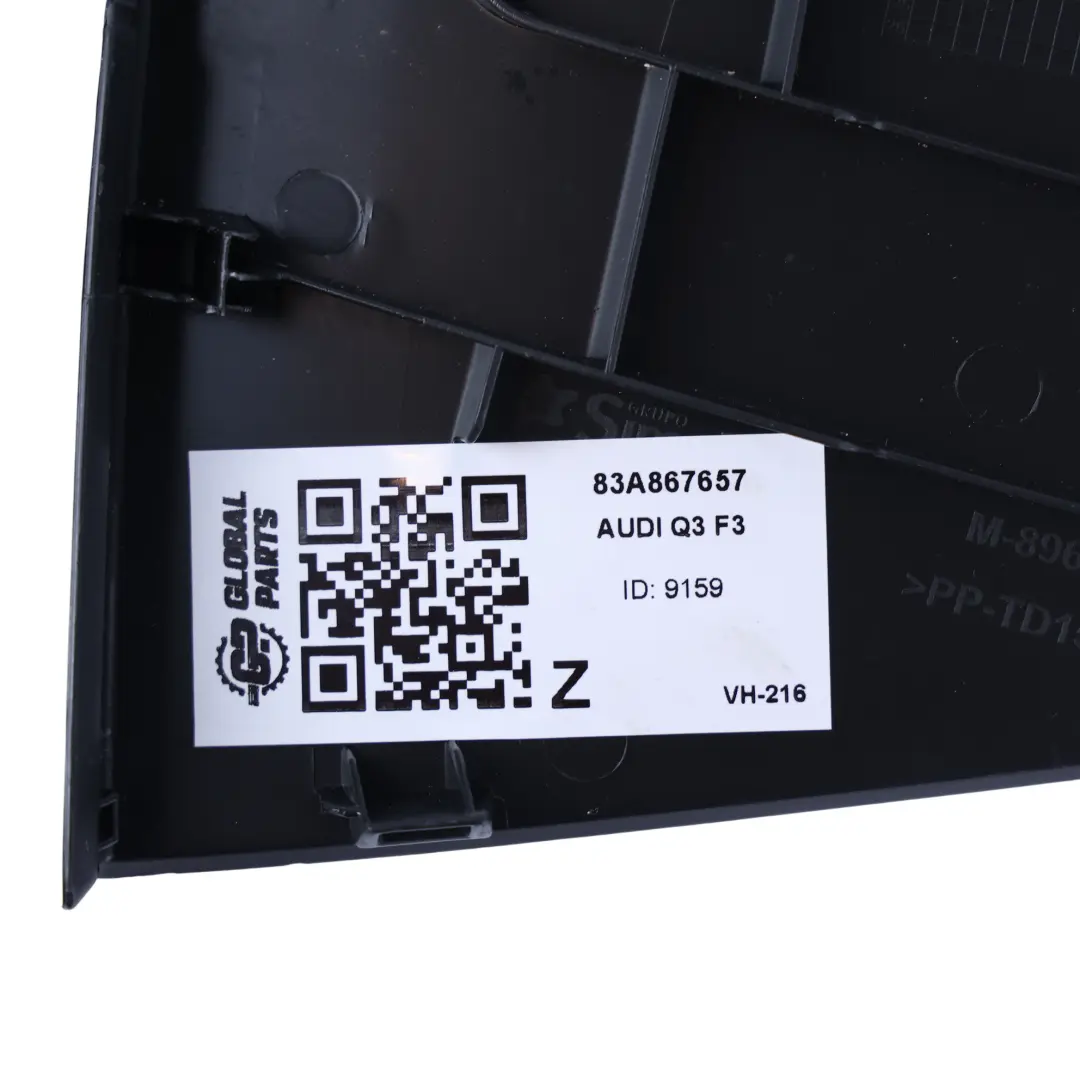 Audi Q3 F3 Osłona Tylnej Lampy Klapy Bagażnika Lewa Czarna - SKU 83A867657 - Numer Części 83A867657