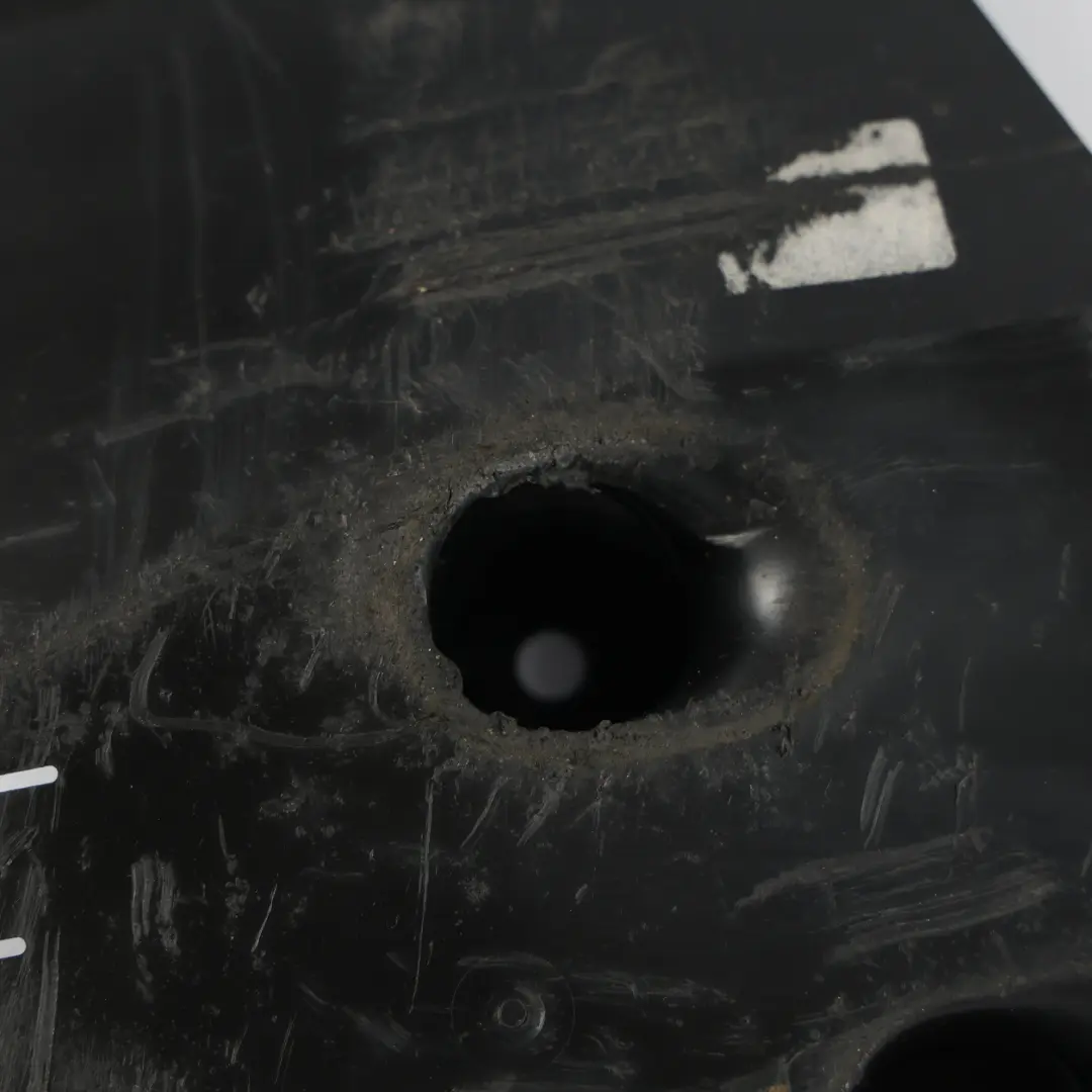 BMW F70 F74 F78 Osłona Przeciwbłotna Podwozia Tylnej Osi Prawa - SKU 8852408 - Numer Części 8852408