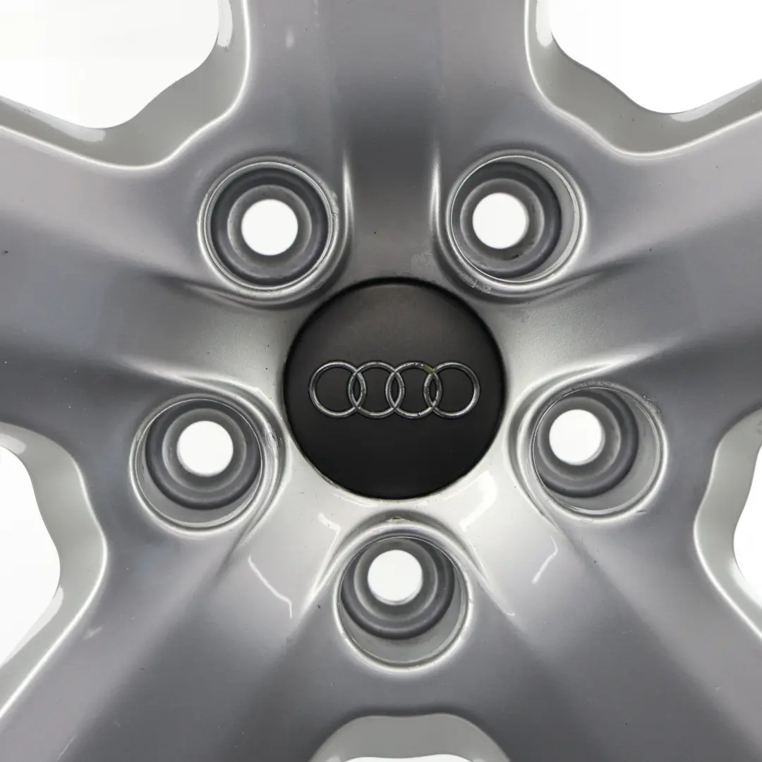 Silberne Leicht Metall Felge 18" ET:43 8J für Audi A4 B7 mit Teilenummer 8E0601025AK Audi A4 B7 Silberne Leicht Metall Felge 18" ET:43 8J - SKU 8E0601025AK-1 - Teilenummer 8E0601025AK