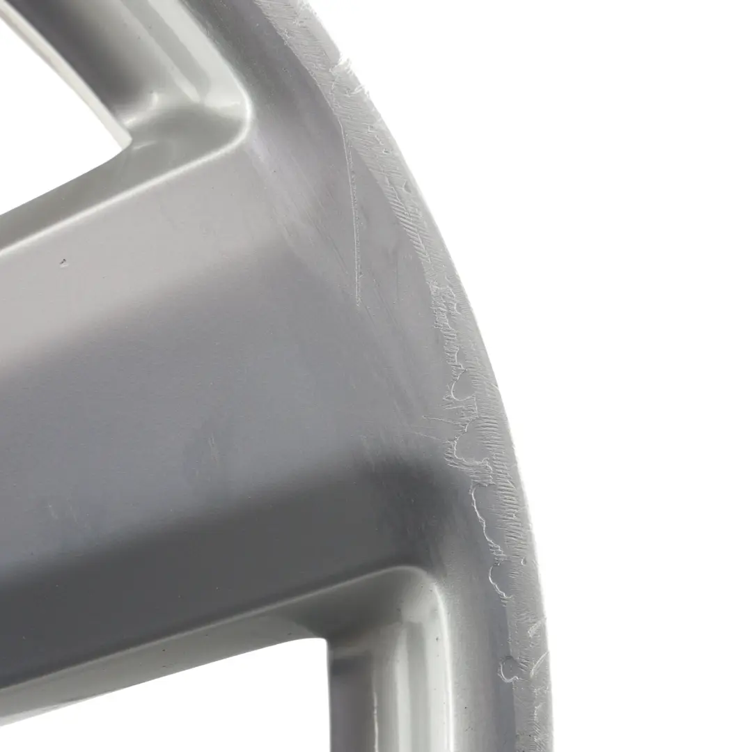 Jante en alliage argenté 18" ET:43 8J pour Audi A4 B7 à propos du numéro de pièce 8E0601025AK Audi A4 B7 Jante en alliage argenté 18" ET:43 8J - SKU 8E0601025AK-1 - Numéro de pièce 8E0601025AK