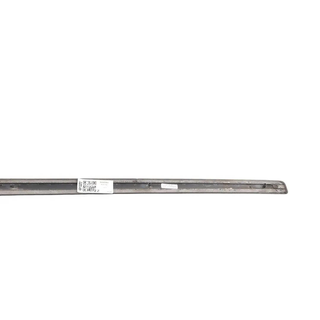Listwa Drzwi Przednich Lewa Czarny Brillant Y9B do Audi A4 B7 o numerze 8E0853953 Audi A4 B7 Listwa Drzwi Przednich Lewa Czarny Brillant Y9B - SKU 8E0853953-BBL - Numer Części 8E0853953
