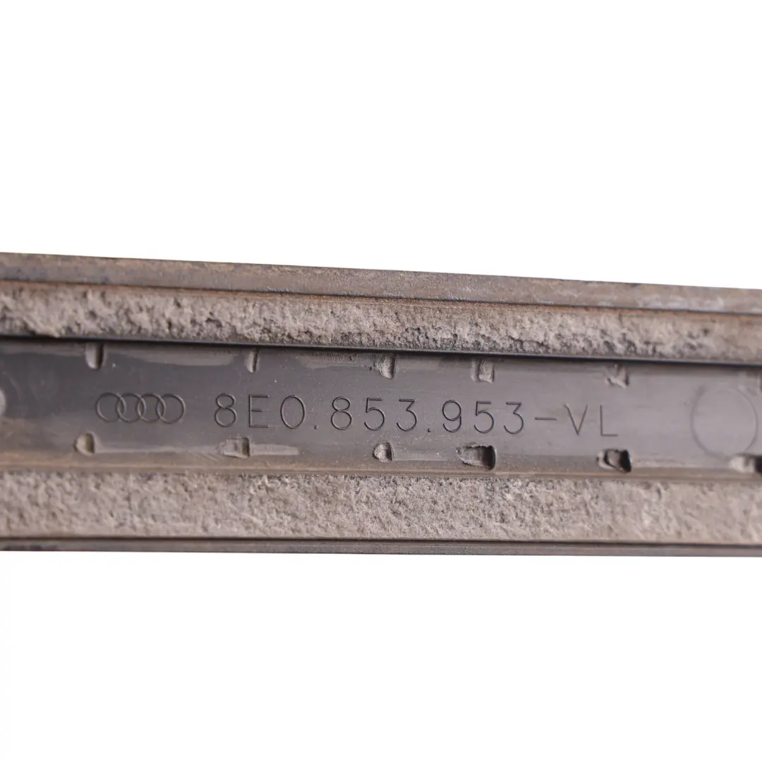 Listwa Drzwi Przednich Lewa Czarny Brillant Y9B do Audi A4 B7 o numerze 8E0853953 Audi A4 B7 Listwa Drzwi Przednich Lewa Czarny Brillant Y9B - SKU 8E0853953-BBL - Numer Części 8E0853953