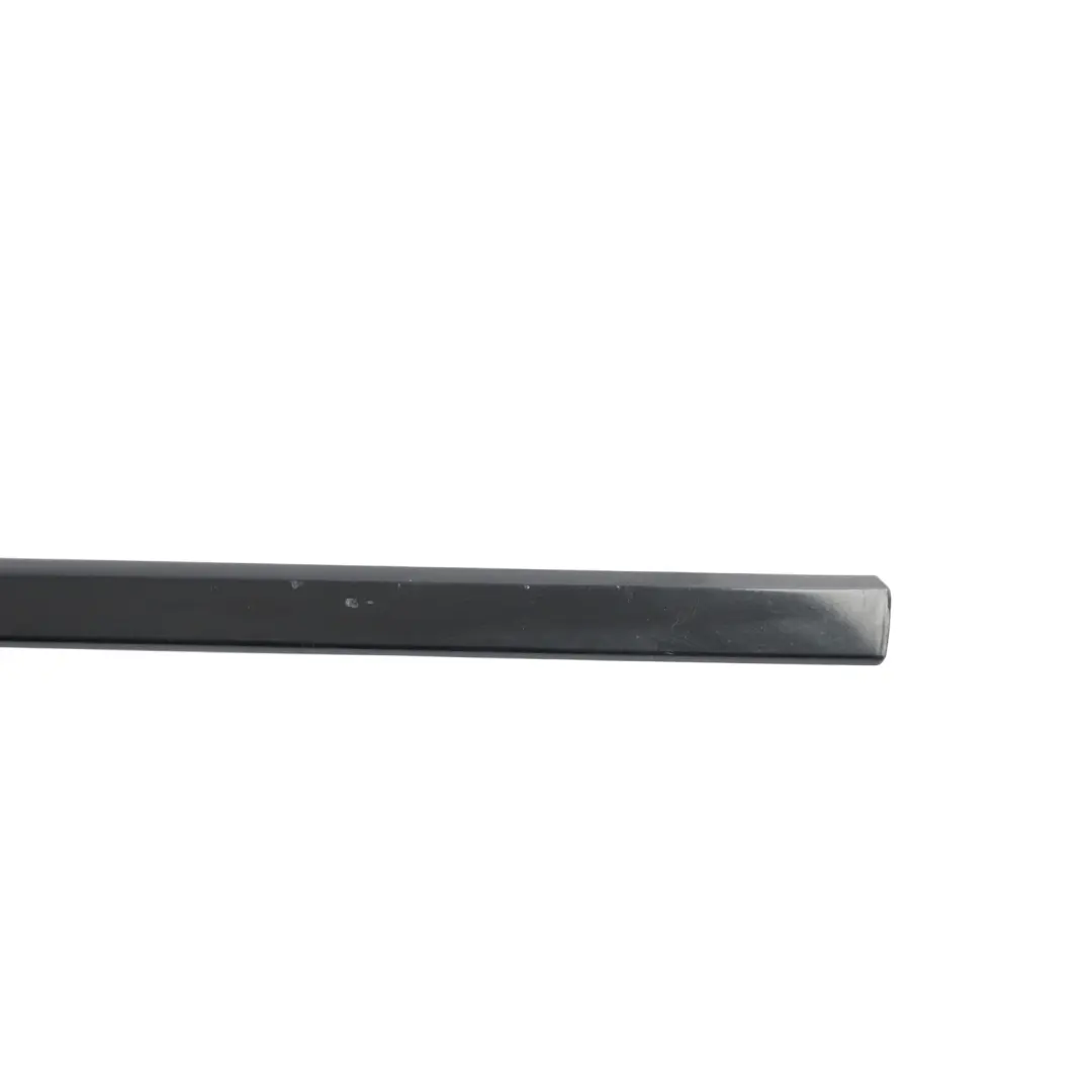 Listwa Drzwi Przednich Lewa Czarny Brillant Y9B do Audi A4 B7 o numerze 8E0853953 Audi A4 B7 Listwa Drzwi Przednich Lewa Czarny Brillant Y9B - SKU 8E0853953-BBL - Numer Części 8E0853953