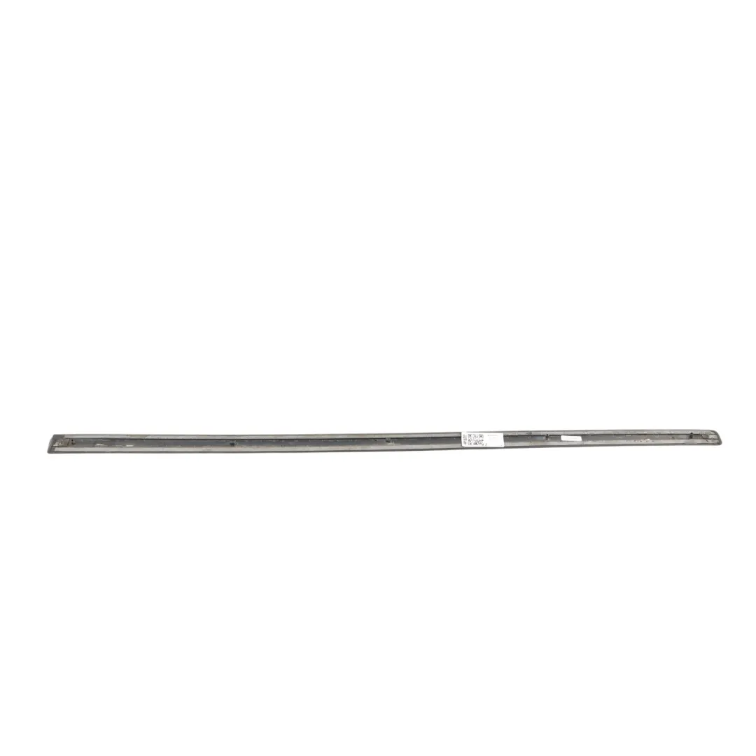 Listwa Drzwi Przednich Lewa Czarny Brillant Y9B do Audi A4 B7 o numerze 8E0853953 Audi A4 B7 Listwa Drzwi Przednich Lewa Czarny Brillant Y9B - SKU 8E0853953-BBL - Numer Części 8E0853953