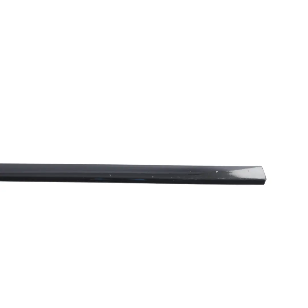 Modanatura Porta Anteriore Destra Nero Brillante Y9B per Audi A4 B7 con numero di parte 8E0853954 Audi A4 B7 Modanatura Porta Anteriore Destra Nero Brillante Y9B - SKU 8E0853954-BBL - Numero di parte 8E0853954