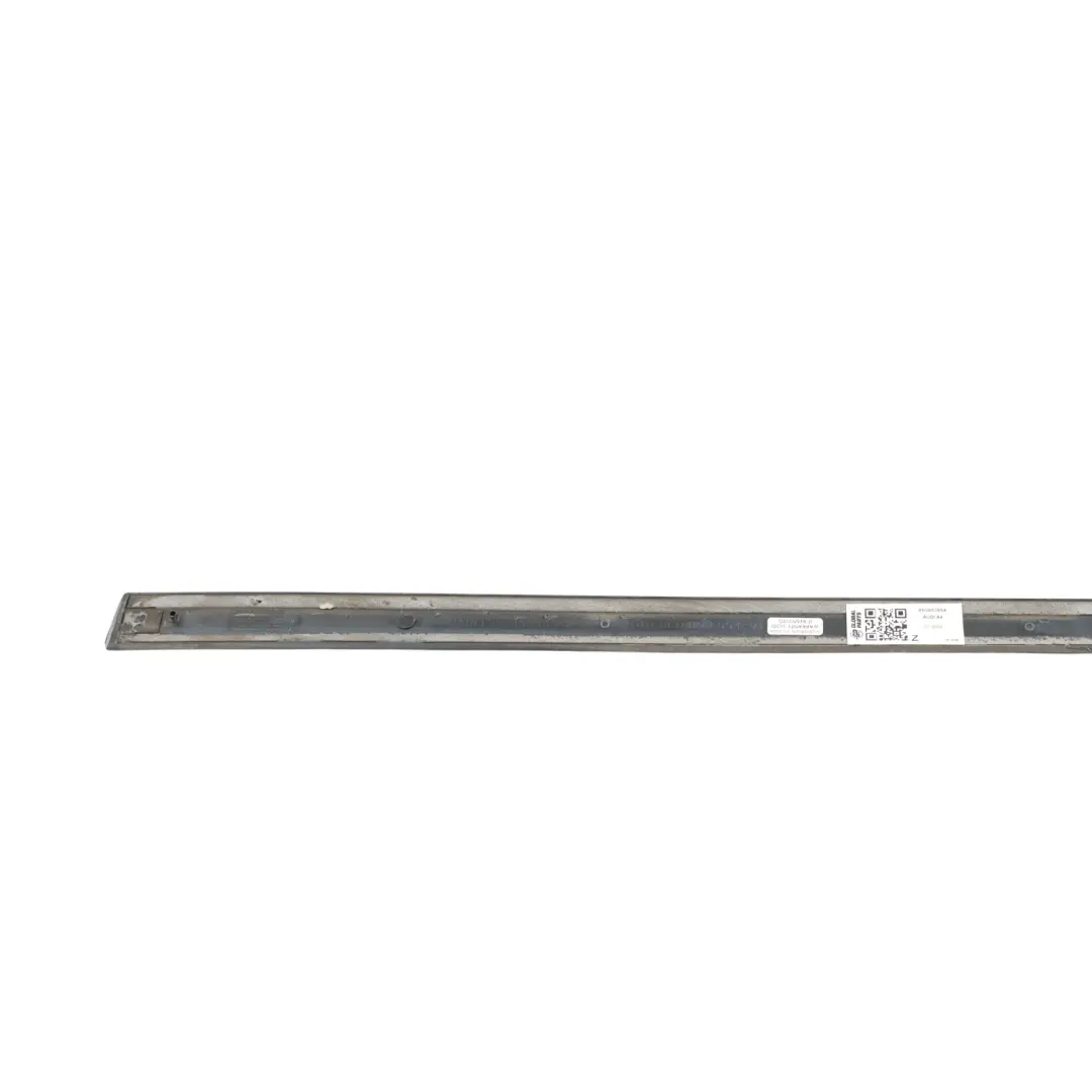 Modanatura Porta Anteriore Destra Nero Brillante Y9B per Audi A4 B7 con numero di parte 8E0853954 Audi A4 B7 Modanatura Porta Anteriore Destra Nero Brillante Y9B - SKU 8E0853954-BBL - Numero di parte 8E0853954