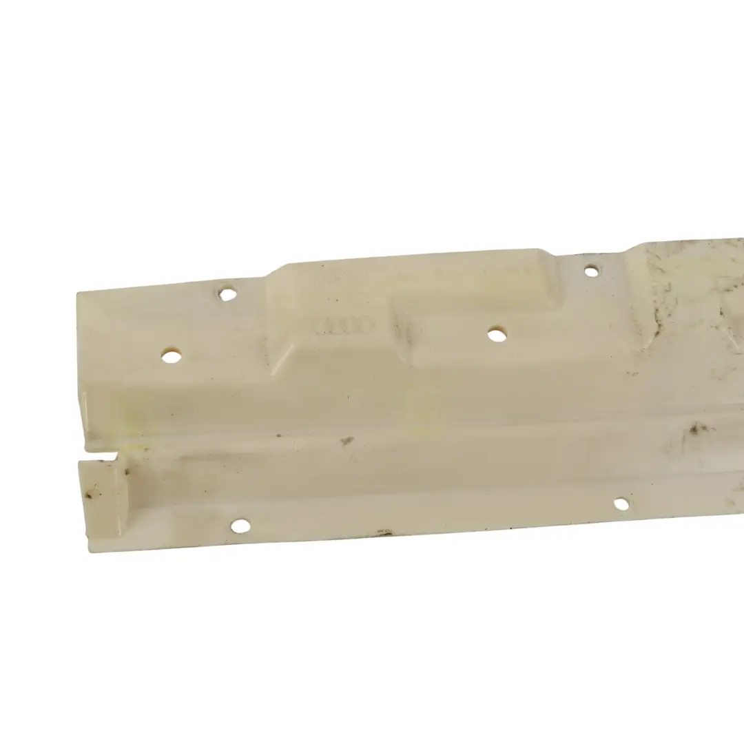 Osłona Światła Stopu Klapy Wewnętrzna do Audi A4 B7 A4 S Line o numerze 8H0827339A Audi A4 B7 A4 S Line Osłona Światła Stopu Klapy Wewnętrzna - SKU 8H0827339A - Numer Części 8H0827339A