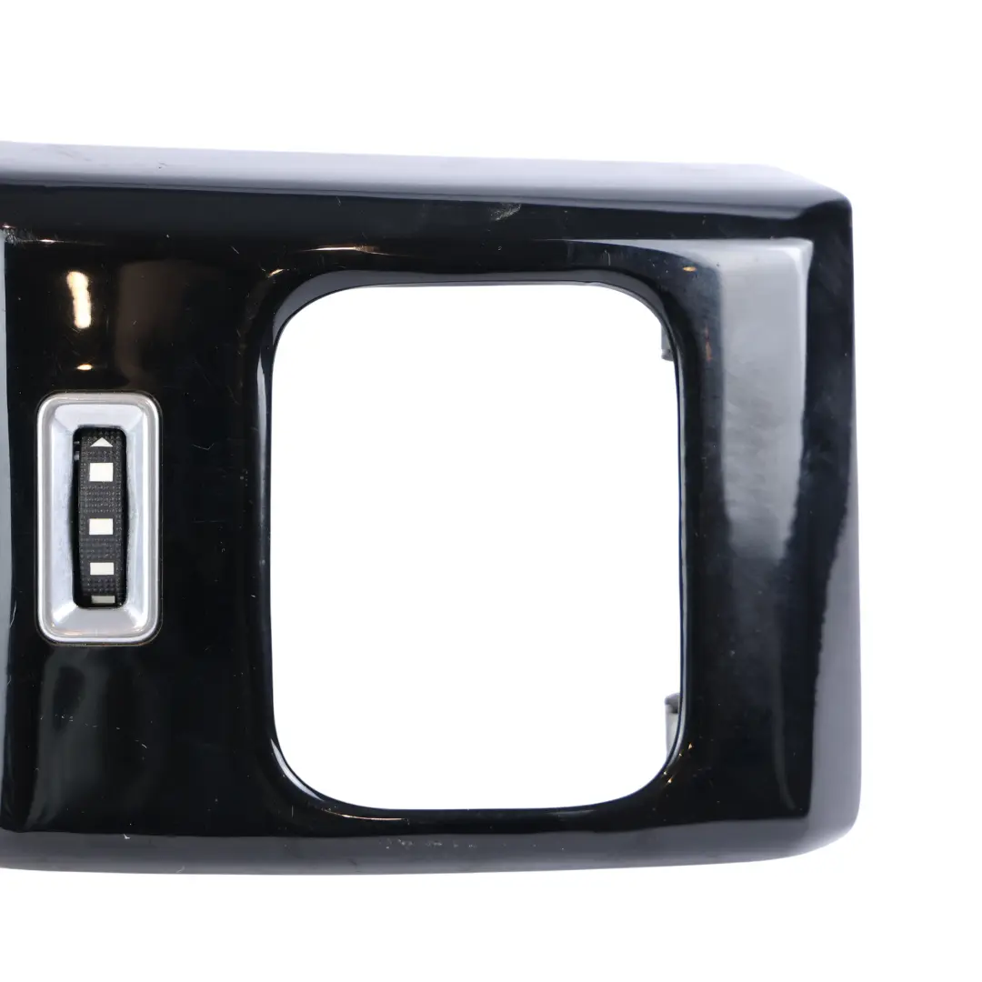 Pannello Ventilazione Esterno Destro per Land Rover Discovery 3 L319 con numero di parte 8H22-01454-HA Land Rover Discovery 3 L319 Pannello Ventilazione Esterno Destro - SKU 8H22-01454-HA - Numero di parte 8H22-01454-HA