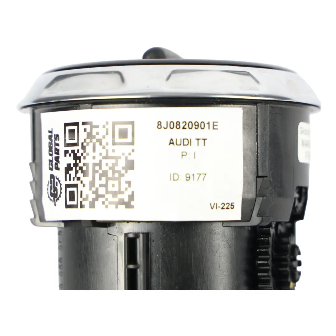 Kratka Nawiewu Deski Rozdzielczej Prawo Lewo do Audi TT 8J o numerze 8J0820901E Audi TT 8J Kratka Nawiewu Deski Rozdzielczej Prawo Lewo - SKU 8J0820901E - Numer Części 8J0820901E