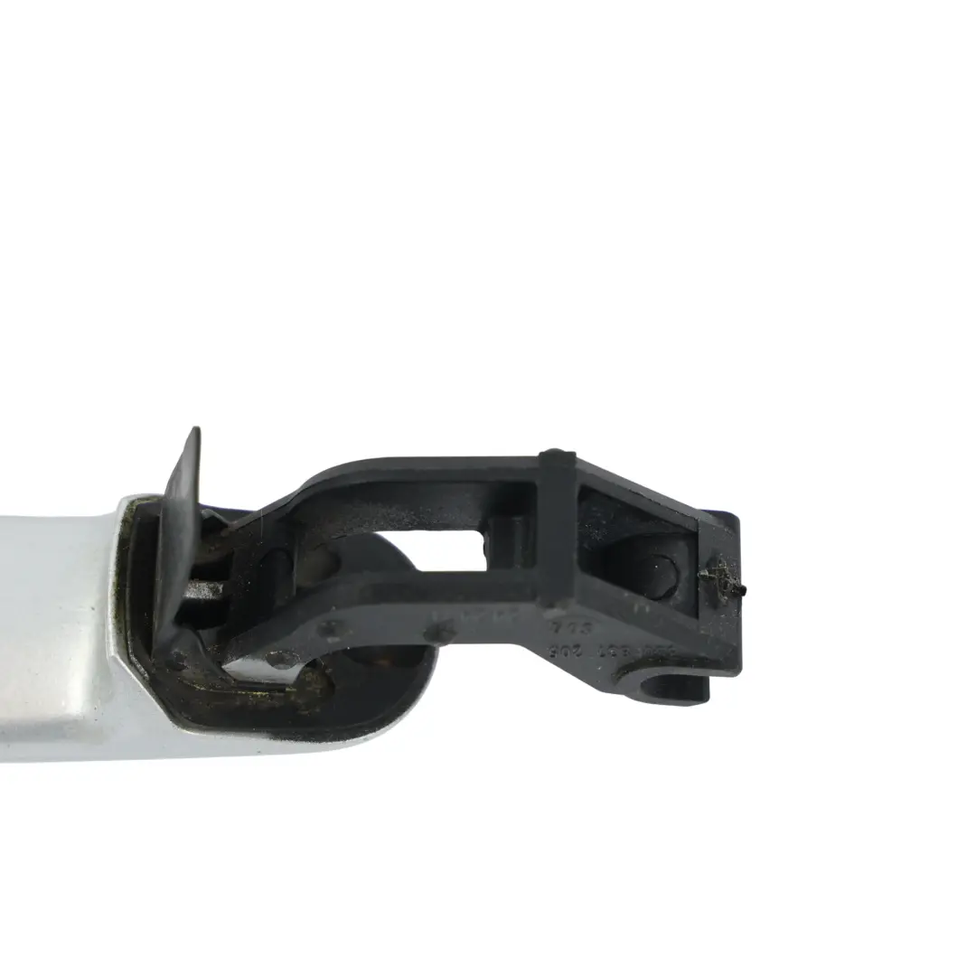 Poignée Porte Avant Passager Argent Glace Métallisé X7W pour Audi TT 8J à propos du numéro de pièce 8J0837207 Audi TT 8J Poignée Porte Avant Passager Argent Glace Métallisé X7W - SKU 8J0837207-ICS - Numéro de pièce 8J0837207