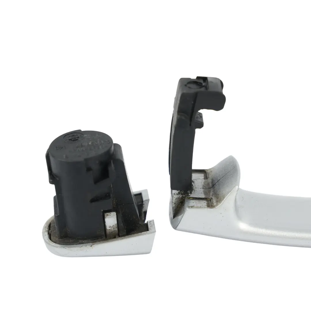 Audi TT 8J Manija Puerta Delantera Pasajero Plata Hielo X7W - SKU 8J0837207-ICS - Número de pieza 8J0837207