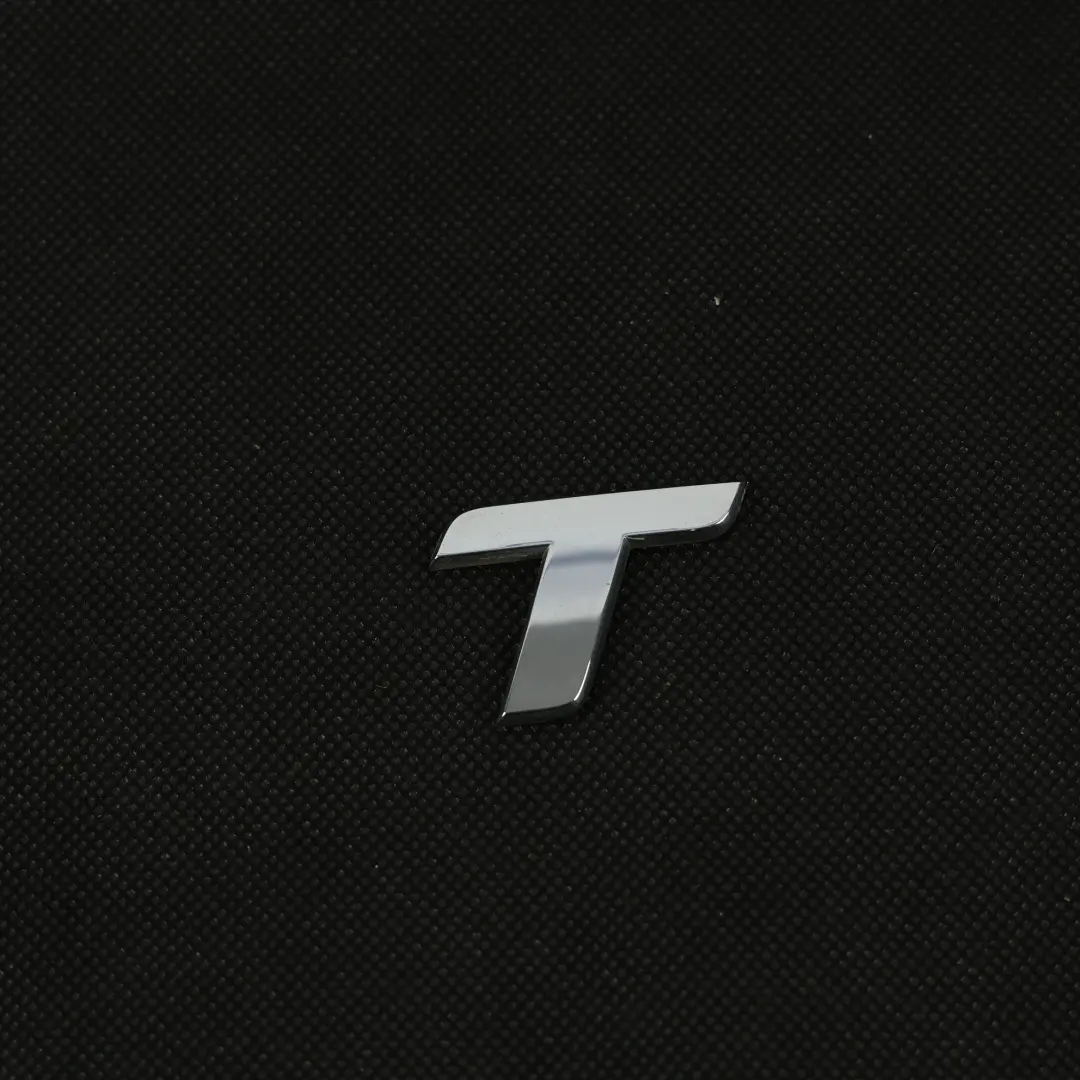 Audi TTS 8J Emblema Logo Portellone Posteriore Cromato - SKU 8J0853735 - Numero di parte 8J0853735