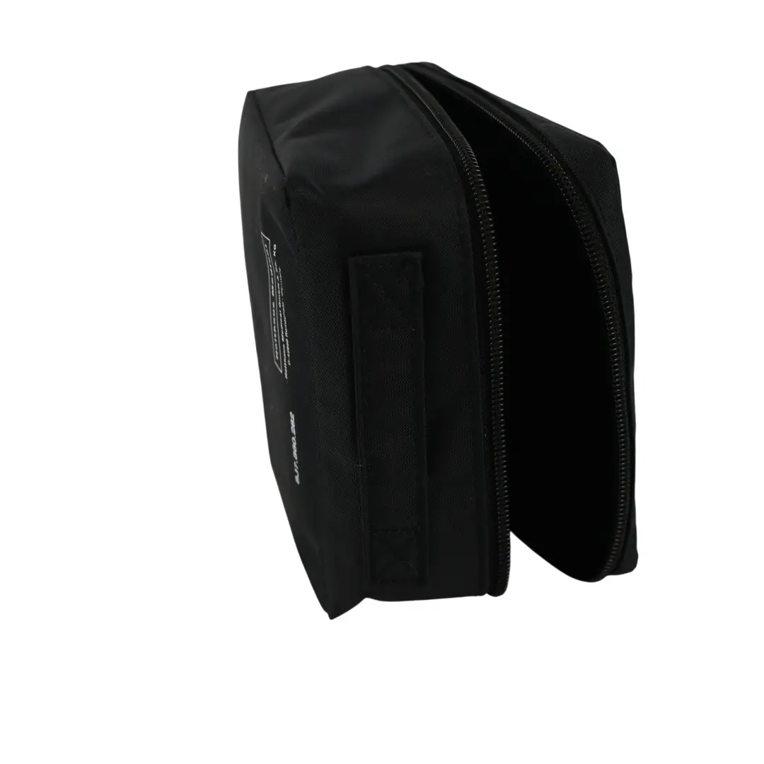 Universal First Aid Emergency Medical Kit Nero Pouch per Audi con numero di parte 8J7860282 Audi Universal First Aid Emergency Medical Kit Nero Pouch - SKU 8J7860282 - Numero di parte 8J7860282