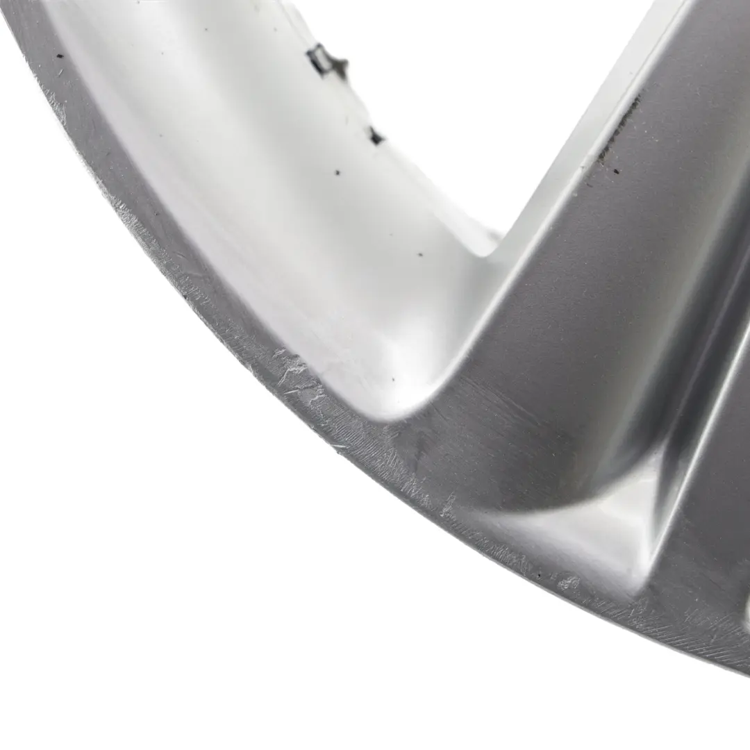 Jante argentée en alliage 17" ET:45 7,5J pour Audi A4 B8 A5 8T à propos du numéro de pièce 8K0601025B Audi A4 B8 A5 8T Jante argentée en alliage 17" ET:45 7,5J - SKU 8K0601025B-1 - Numéro de pièce 8K0601025B