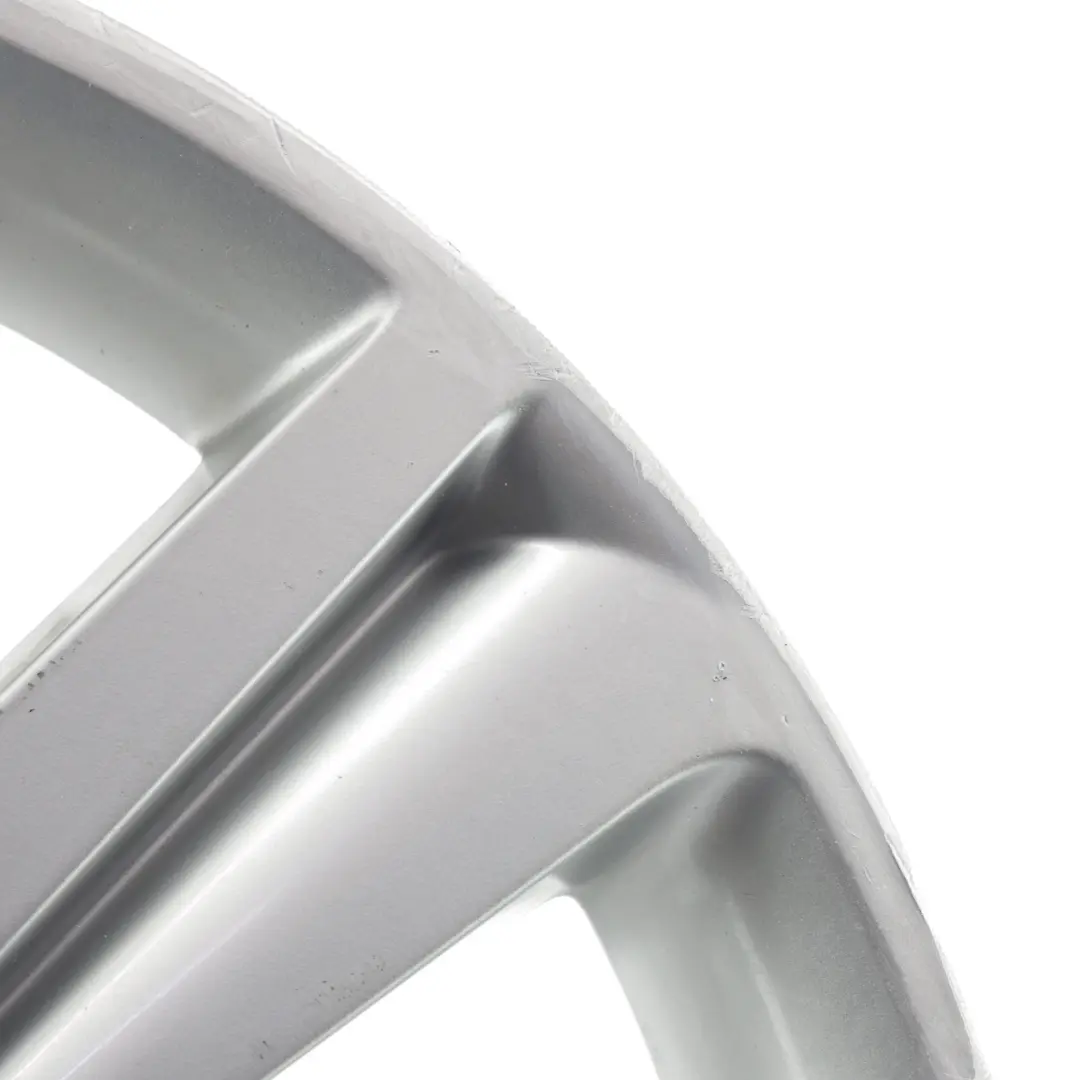 Srebrna Felga Aluminiowa 17" ET:45 7,5J do Audi A4 B8 A5 8T o numerze 8K0601025B Audi A4 B8 A5 8T Srebrna Felga Aluminiowa 17" ET:45 7,5J - SKU 8K0601025B-1 - Numer Części 8K0601025B