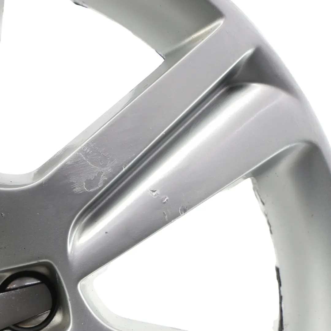 Srebrna Felga Aluminiowa 17" ET:45 7,5J 8K0601025B do Audi A4 B8 A5 8T o numerze 8K0601025B-2 Audi A4 B8 A5 8T Srebrna Felga Aluminiowa 17" ET:45 7,5J 8K0601025B - SKU 8K0601025B-2 - Numer Części 8K0601025B-2