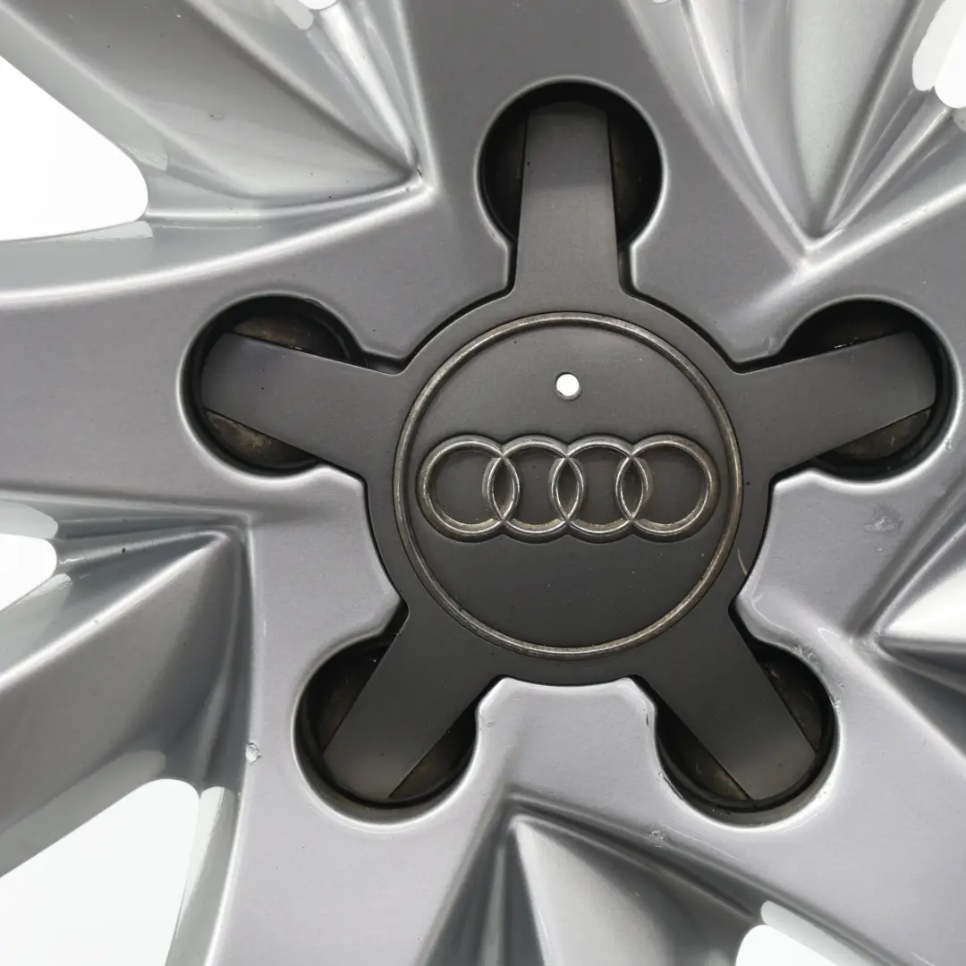 Jante En Alliage Argentée 18" 8J ET:47 pour Audi A4 B8 à propos du numéro de pièce 8K0601025BT Audi A4 B8 Jante En Alliage Argentée 18" 8J ET:47 - SKU 8K0601025BT-2 - Numéro de pièce 8K0601025BT