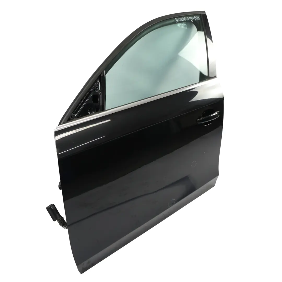 Puerta Delantera Izquierda Phantom Black Efecto Perla Negro - Z9Y para Audi A4 B8 con número de pieza 8K0831051J Audi A4 B8 Puerta Delantera Izquierda Phantom Black Efecto Perla Negro - Z9Y - SKU 8K0831051J-PHB - Número de pieza 8K0831051J
