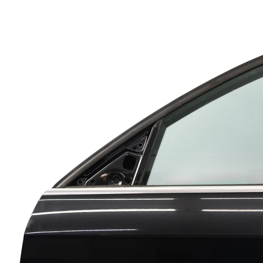 Puerta Delantera Izquierda Phantom Black Efecto Perla Negro - Z9Y para Audi A4 B8 con número de pieza 8K0831051J Audi A4 B8 Puerta Delantera Izquierda Phantom Black Efecto Perla Negro - Z9Y - SKU 8K0831051J-PHB - Número de pieza 8K0831051J