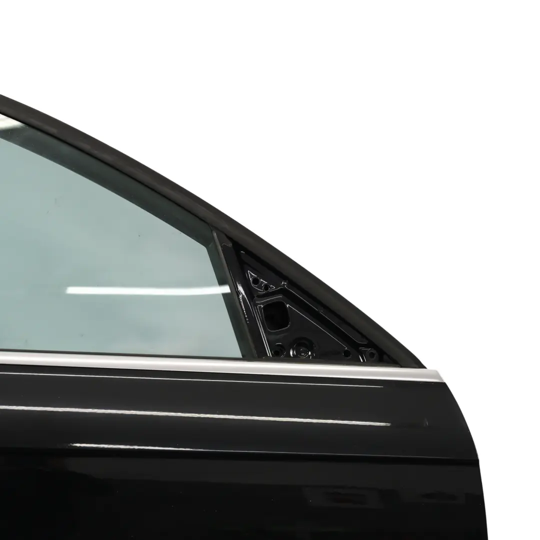 Drzwi Przednie Prawe Brilliant Black Czarny Metalik - LY9B do Audi A4 B8 o numerze 8K0831052J Audi A4 B8 Drzwi Przednie Prawe Brilliant Black Czarny Metalik - LY9B - SKU 8K0831052J-PHB1 - Numer Części 8K0831052J