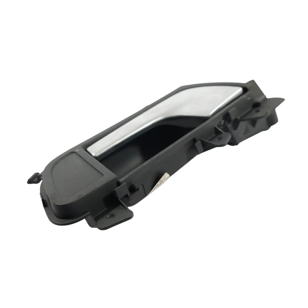 Audi A4 B8 1.8 TFSI Interior Tirador Puerta Trasera Izquierda - SKU 8K0839019B - Número de pieza 8K0839019B