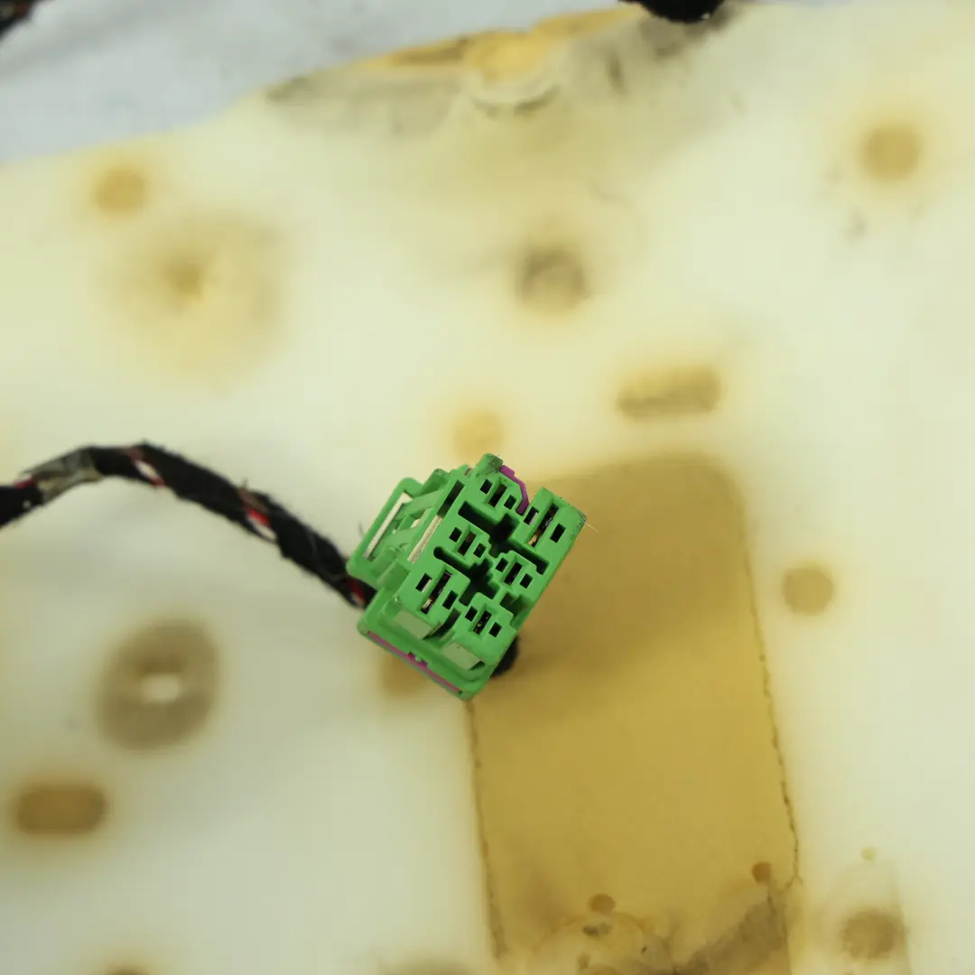 Oparcie Fotela Podgrzewane Fotel Prawy Przód Skóra do Audi A4 B8 o numerze 8K0881406M Audi A4 B8 Oparcie Fotela Podgrzewane Fotel Prawy Przód Skóra - SKU 8K0881406M - Numer Części 8K0881406M