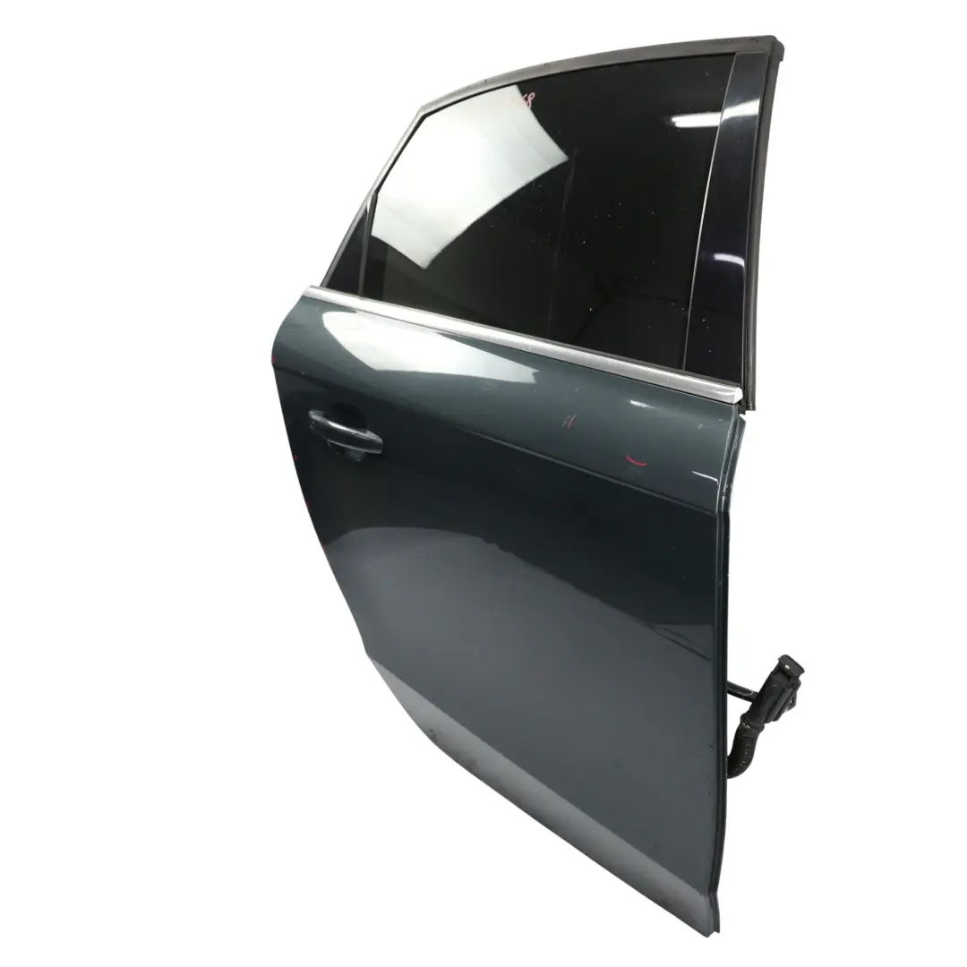 Drzwi Tylne Prawe Meteor Szary Metalik - Z7H do Audi A4 B8 Limousine o numerze 8K5833052D Audi A4 B8 Limousine Drzwi Tylne Prawe Meteor Szary Metalik - Z7H - SKU 8K5833052D-MGR - Numer Części 8K5833052D