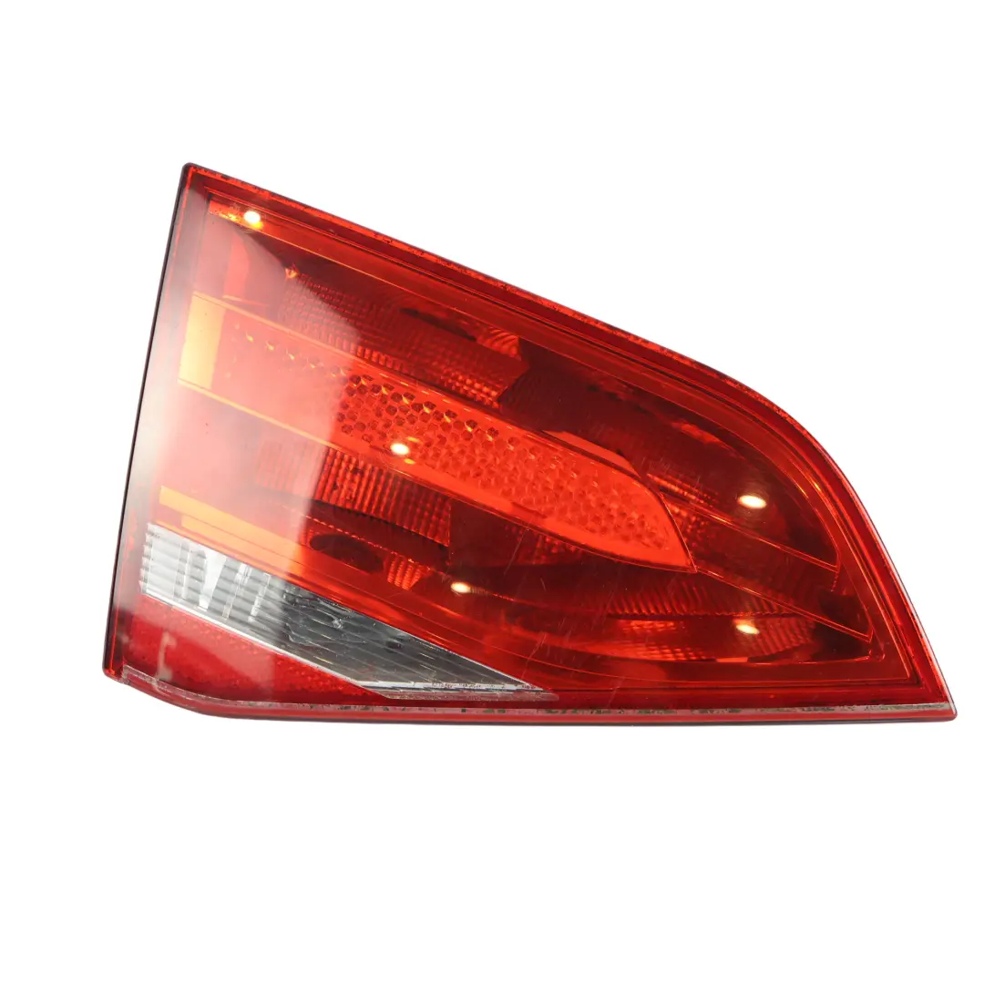 Tapa Trasera Luz Trasera Interior Izquierda para Audi A4 B8 Berlina con número de pieza 8K5945093 Audi A4 B8 Berlina Tapa Trasera Luz Trasera Interior Izquierda - SKU 8K5945093 - Número de pieza 8K5945093