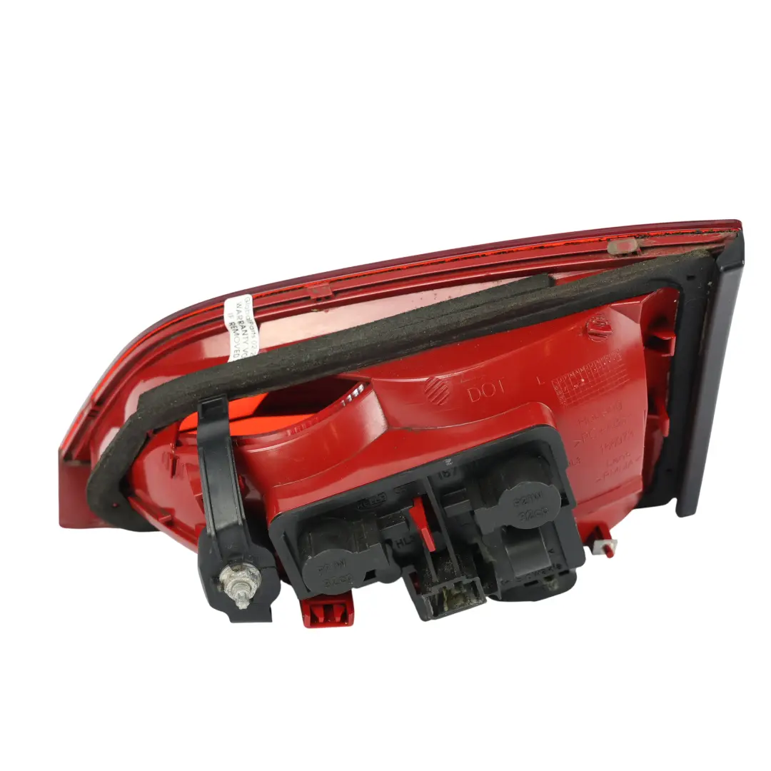 Audi A4 B8 Berline Feu Arrière Gauche Intérieur Hayon Arrière Gauche - SKU 8K5945093 - Numéro de pièce 8K5945093