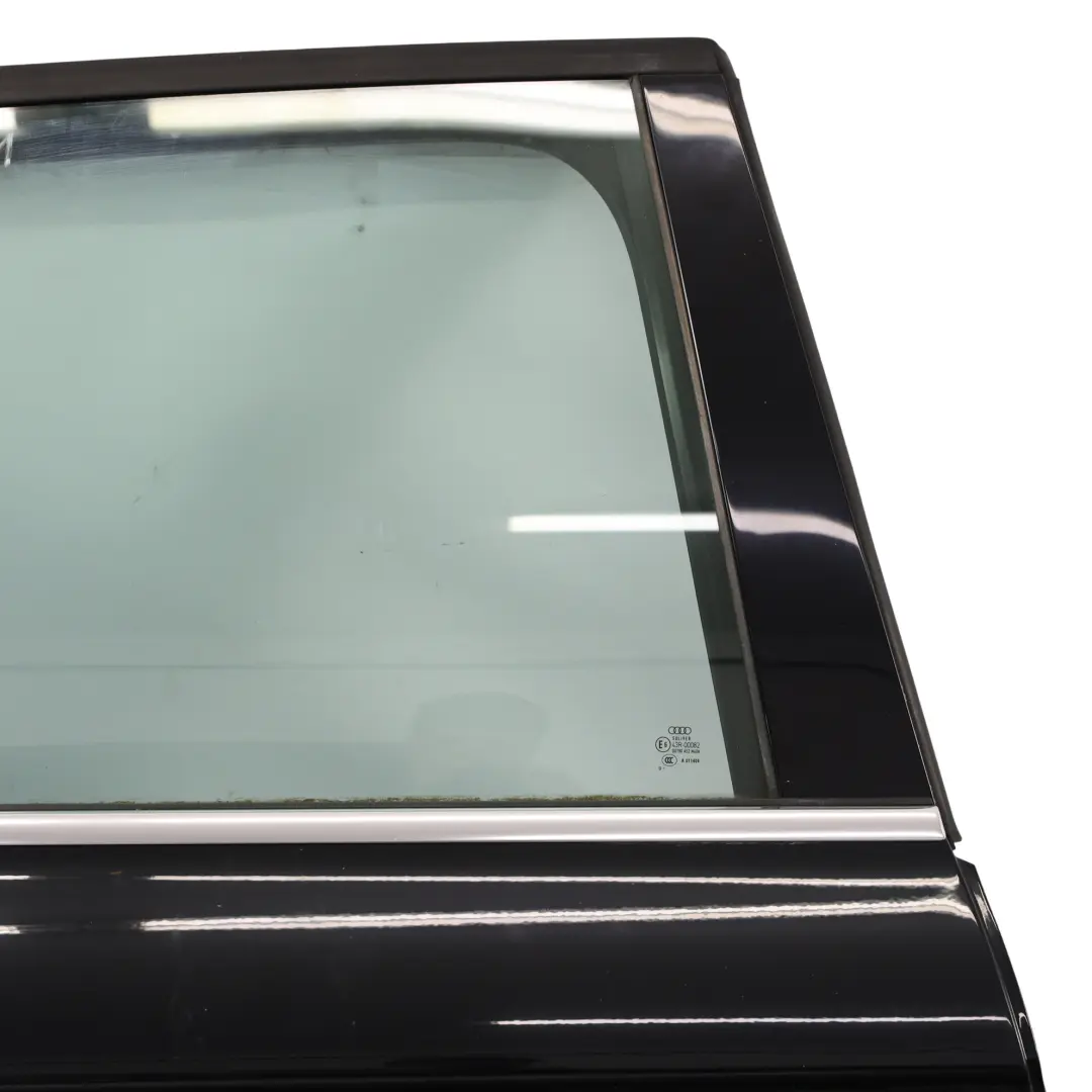 Arrière Droite Noir Brillant - LY9B pour Audi A4 A8 Avant Porte à propos du numéro de pièce 8K9833052D Audi A4 A8 Avant Porte Arrière Droite Noir Brillant - LY9B - SKU 8K9833052D-PHB1 - Numéro de pièce 8K9833052D