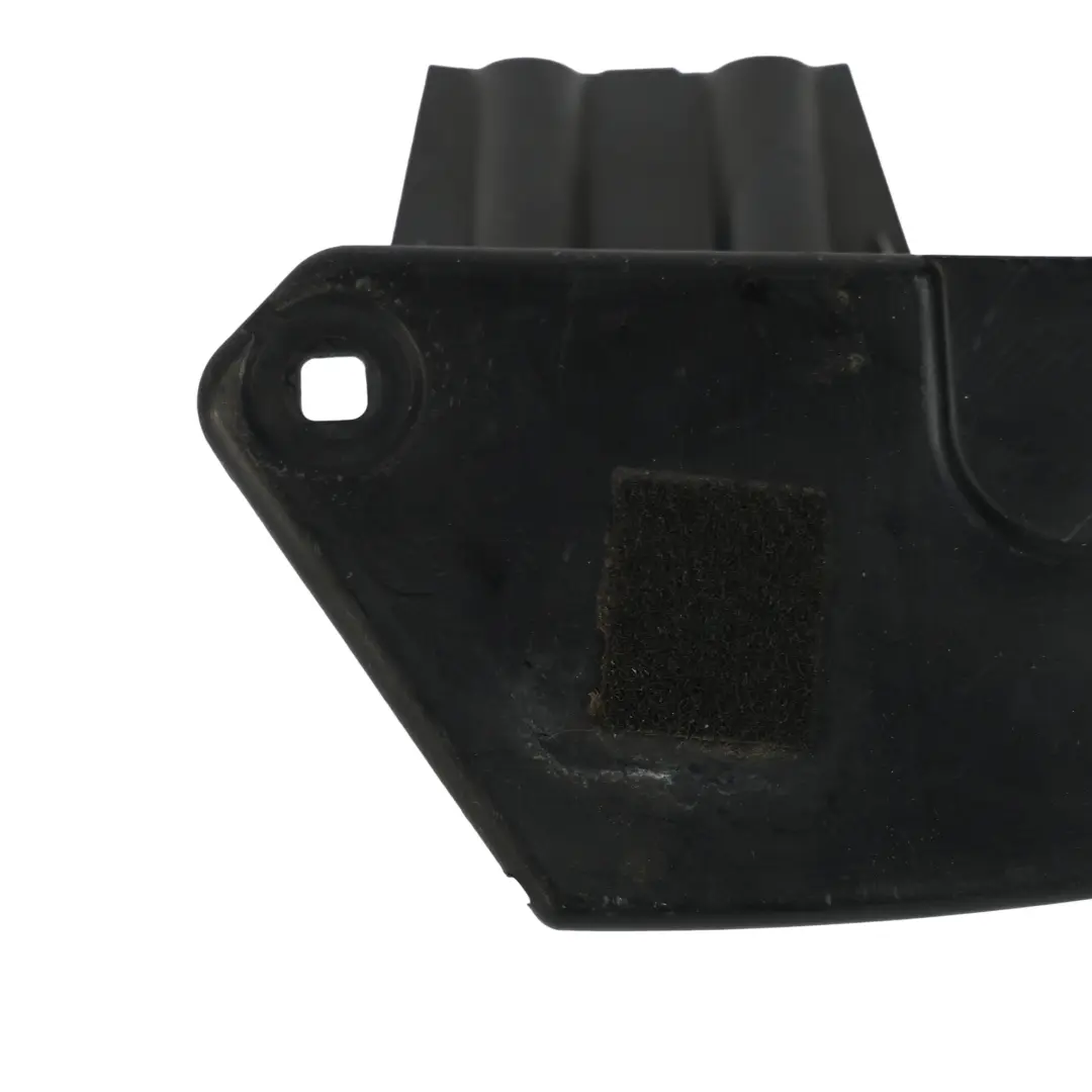 Audi TT 8N Wspornik Mocowania Prowadnicy Tylnego Zderzaka Prawy - SKU 8N0807484A - Numer Części 8N0807484A