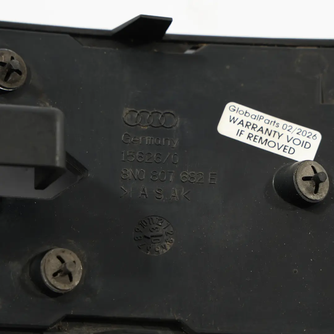 8N Kratka Grill Zderzaka Prawa 3.2 Quattro do Audi TT o numerze 8N0807682E Audi TT 8N Kratka Grill Zderzaka Prawa 3.2 Quattro - SKU 8N0807682E - Numer Części 8N0807682E