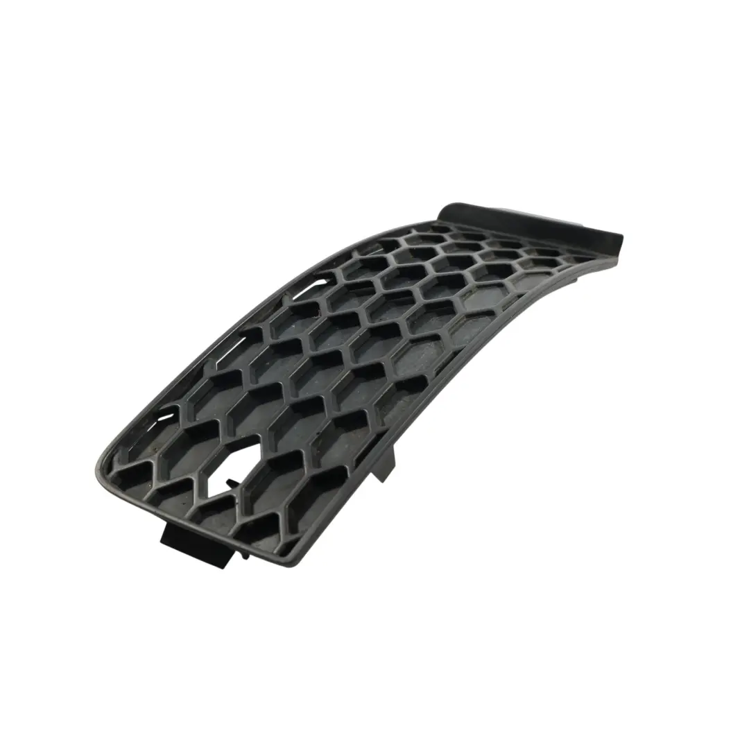 Audi TT 8N Kratka Grill Zderzaka Prawa 3.2 Quattro - SKU 8N0807682E - Numer Części 8N0807682E