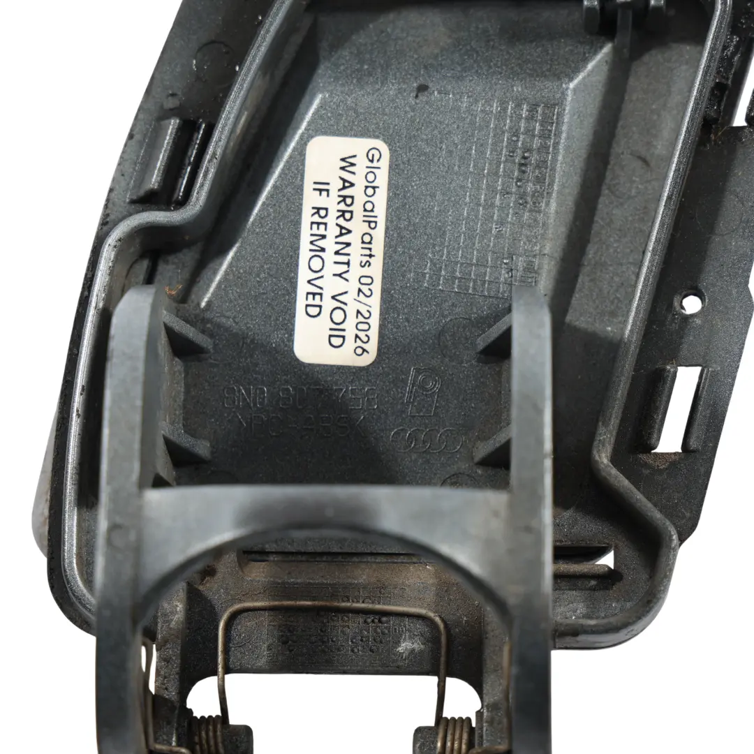 8N Frontstoßstange Scheinwerfer Wasch Abdeckung Rechts Avus Silber - Y7J für Audi TT mit Teilenummer 8N0807758 Audi TT 8N Frontstoßstange Scheinwerfer Wasch Abdeckung Rechts Avus Silber - Y7J - SKU 8N0807758-AVS - Teilenummer 8N0807758