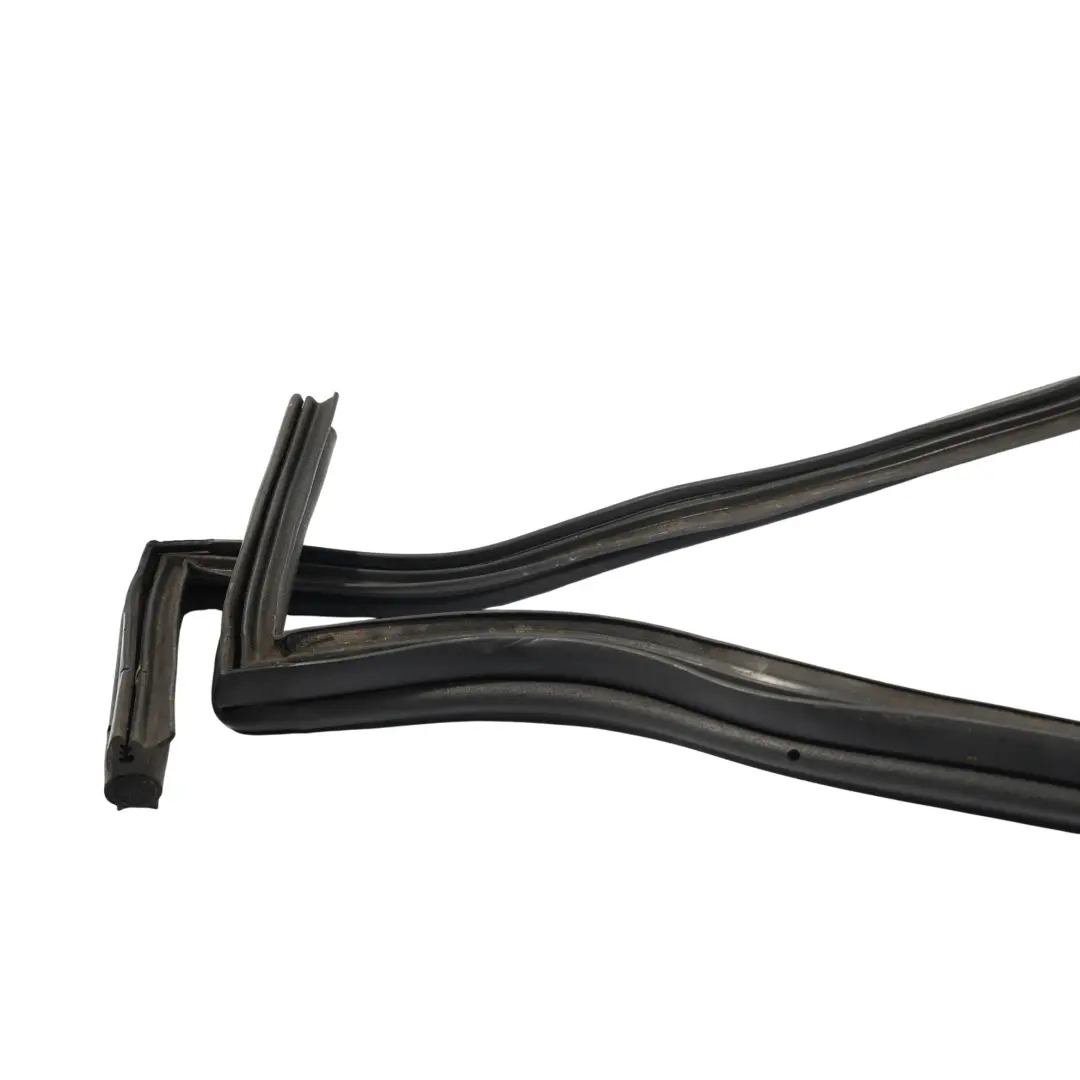 8N Paratia Pannello Seppia Bonnet Guarnizione In Gomma per Audi TT con numero di parte 8N0823711A Audi TT 8N Paratia Pannello Seppia Bonnet Guarnizione In Gomma - SKU 8N0823711A - Numero di parte 8N0823711A