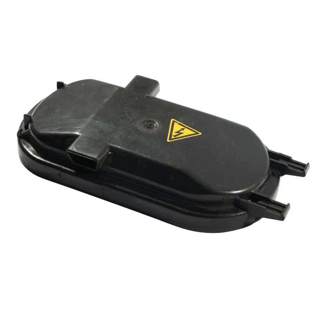 8N Faro Lampada Coperchio Pannello Pannello Destro per Audi TT con numero di parte 8N0941158C Audi TT 8N Faro Lampada Coperchio Pannello Pannello Destro - SKU 8N0941158C - Numero di parte 8N0941158C